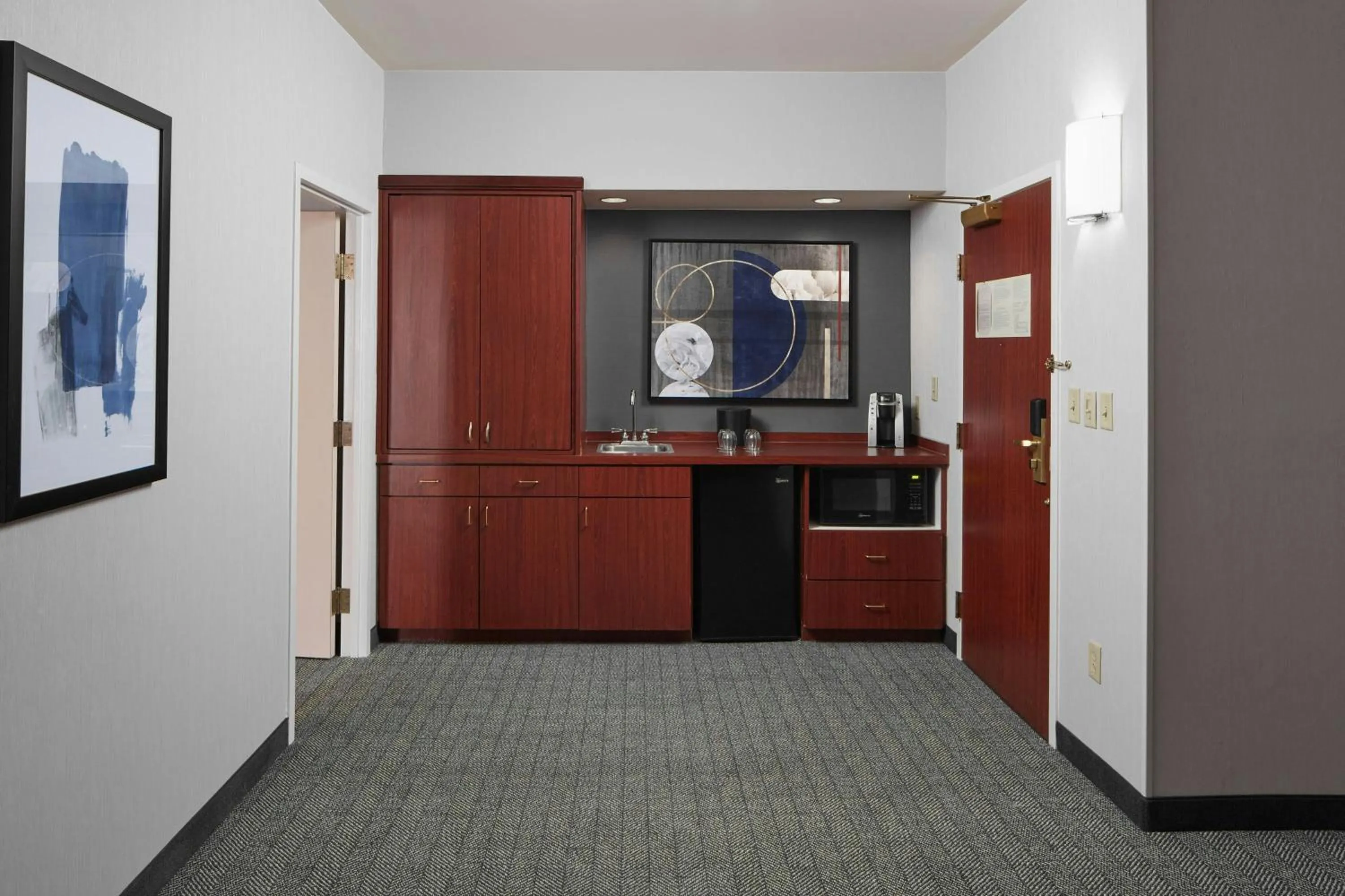 Lounge or bar in Courtyard by Marriott Charlottesville - University Medical Center