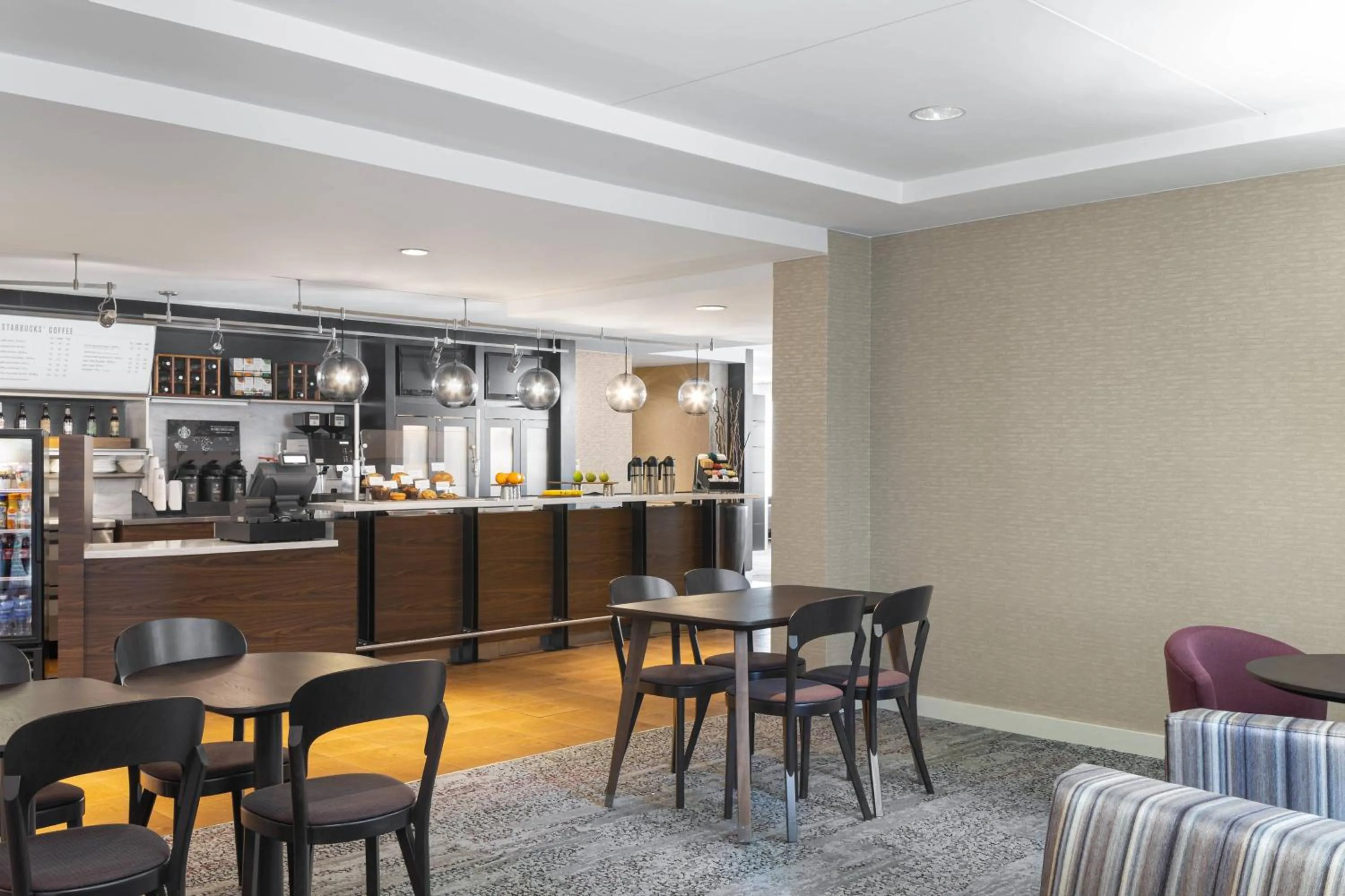 Breakfast in Courtyard by Marriott Charlottesville - University Medical Center