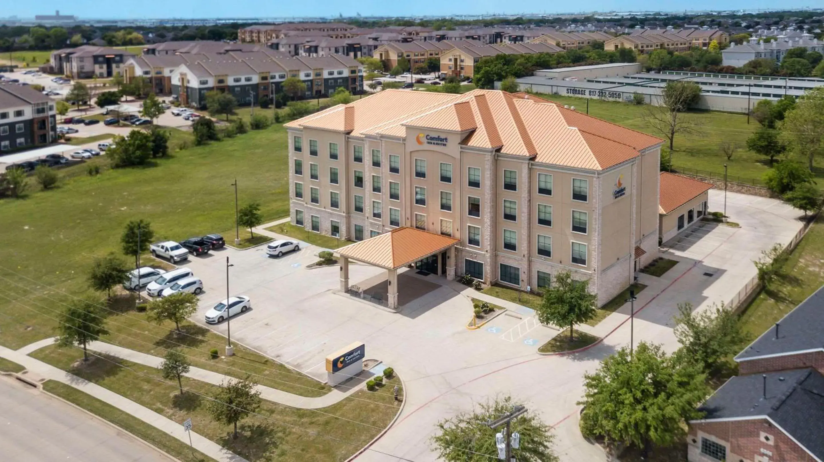 Property building, Bird's-eye View in Comfort Inn & Suites Fort Worth - Fossil Creek