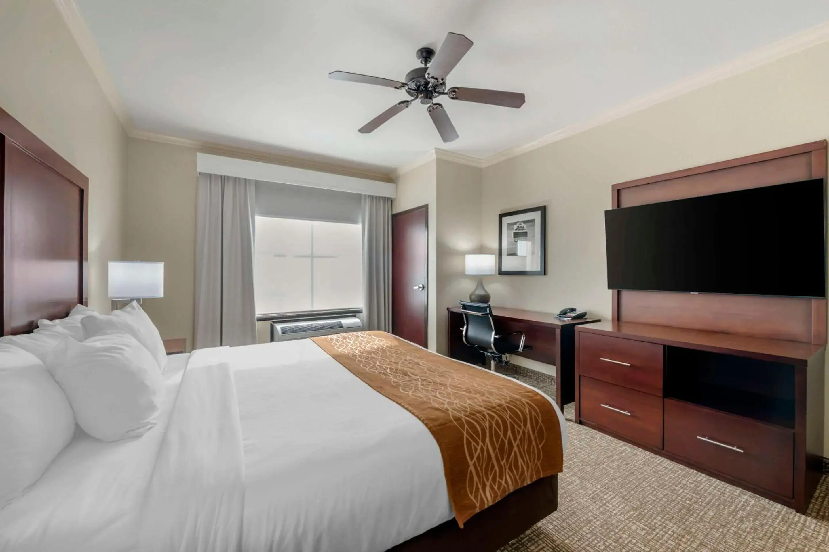 Bedroom, Bed in Comfort Inn & Suites Fort Worth - Fossil Creek