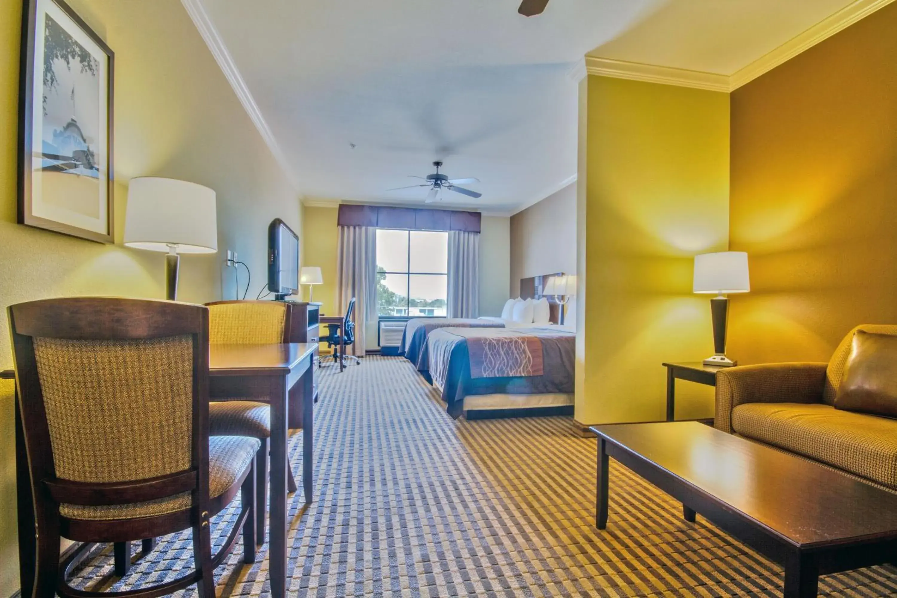 Photo of the whole room, Bed in Comfort Inn & Suites Fort Worth - Fossil Creek