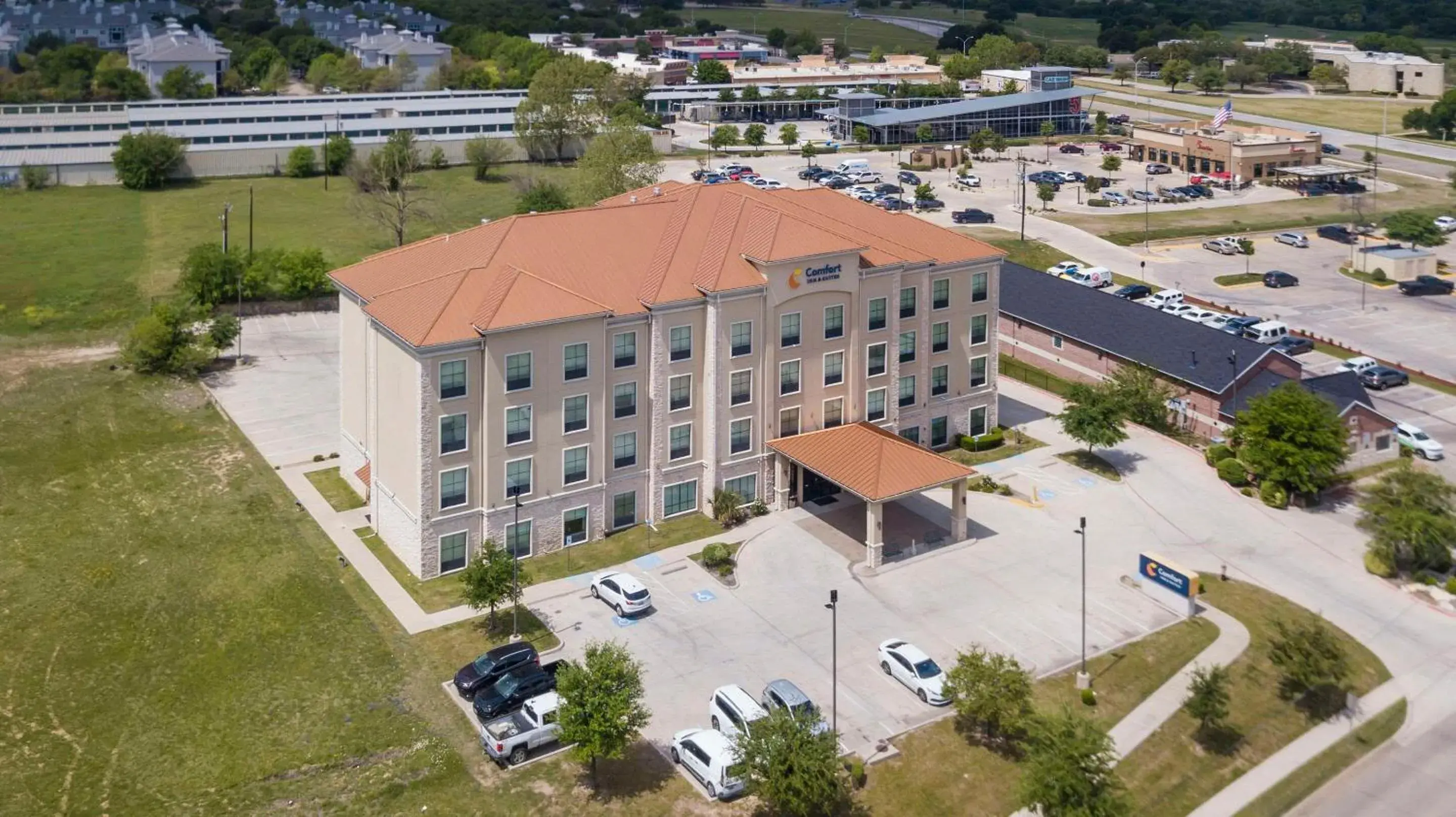 Property building, Bird's-eye View in Comfort Inn & Suites Fort Worth - Fossil Creek