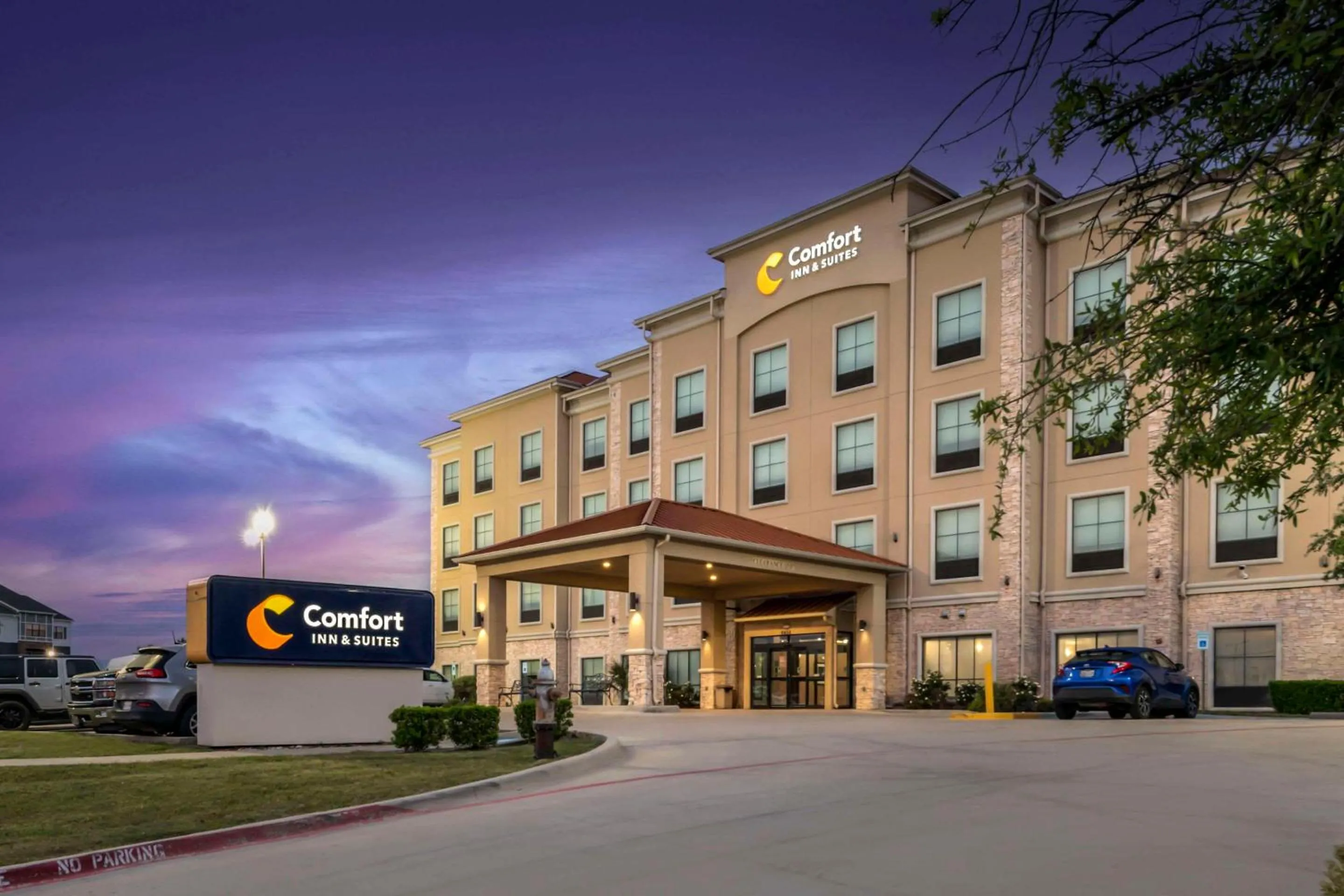 Property building in Comfort Inn & Suites Fort Worth - Fossil Creek