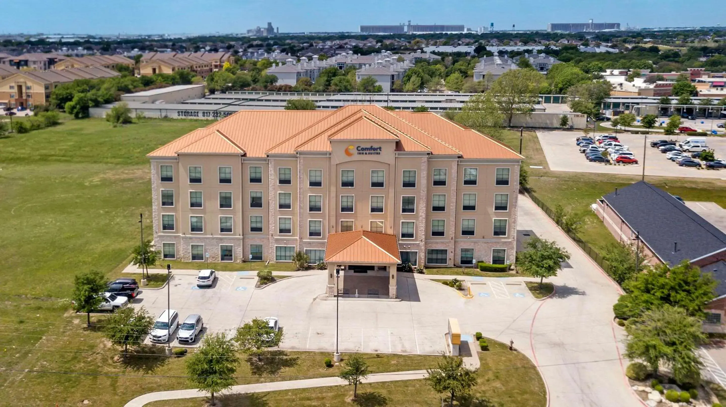 Property building, Bird's-eye View in Comfort Inn & Suites Fort Worth - Fossil Creek