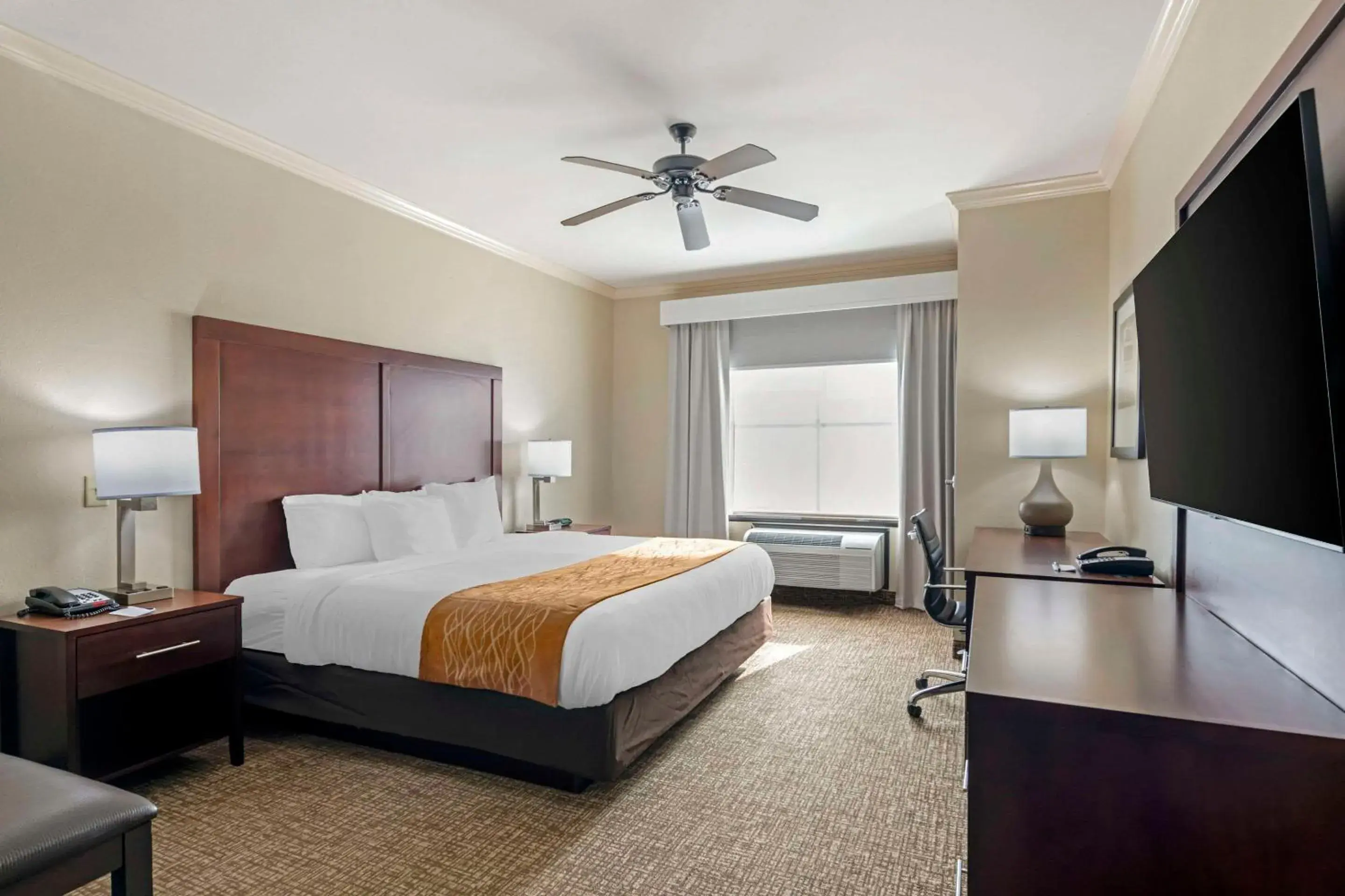 Bedroom, Bed in Comfort Inn & Suites Fort Worth - Fossil Creek