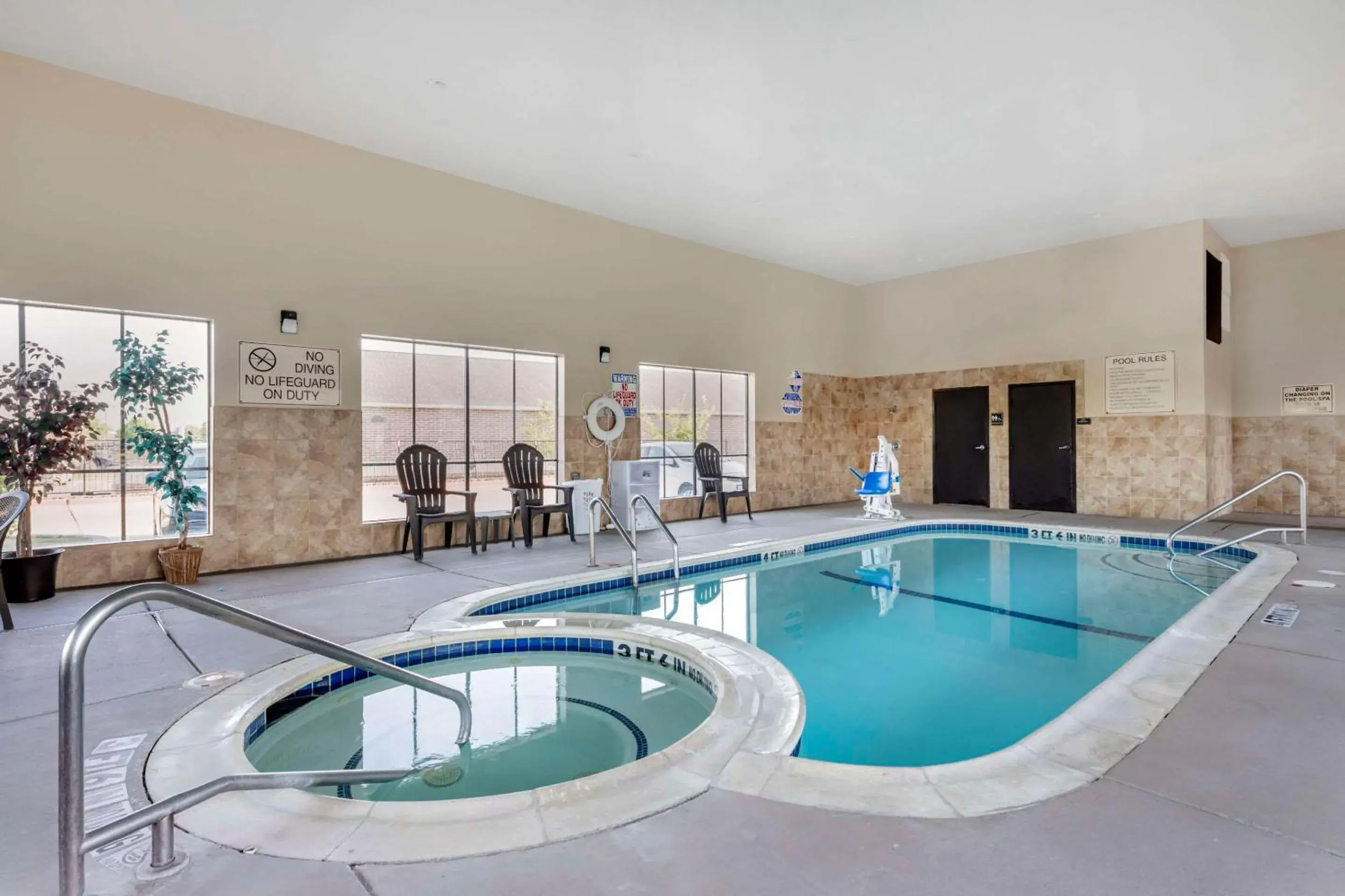 Swimming Pool in Comfort Inn & Suites Fort Worth - Fossil Creek