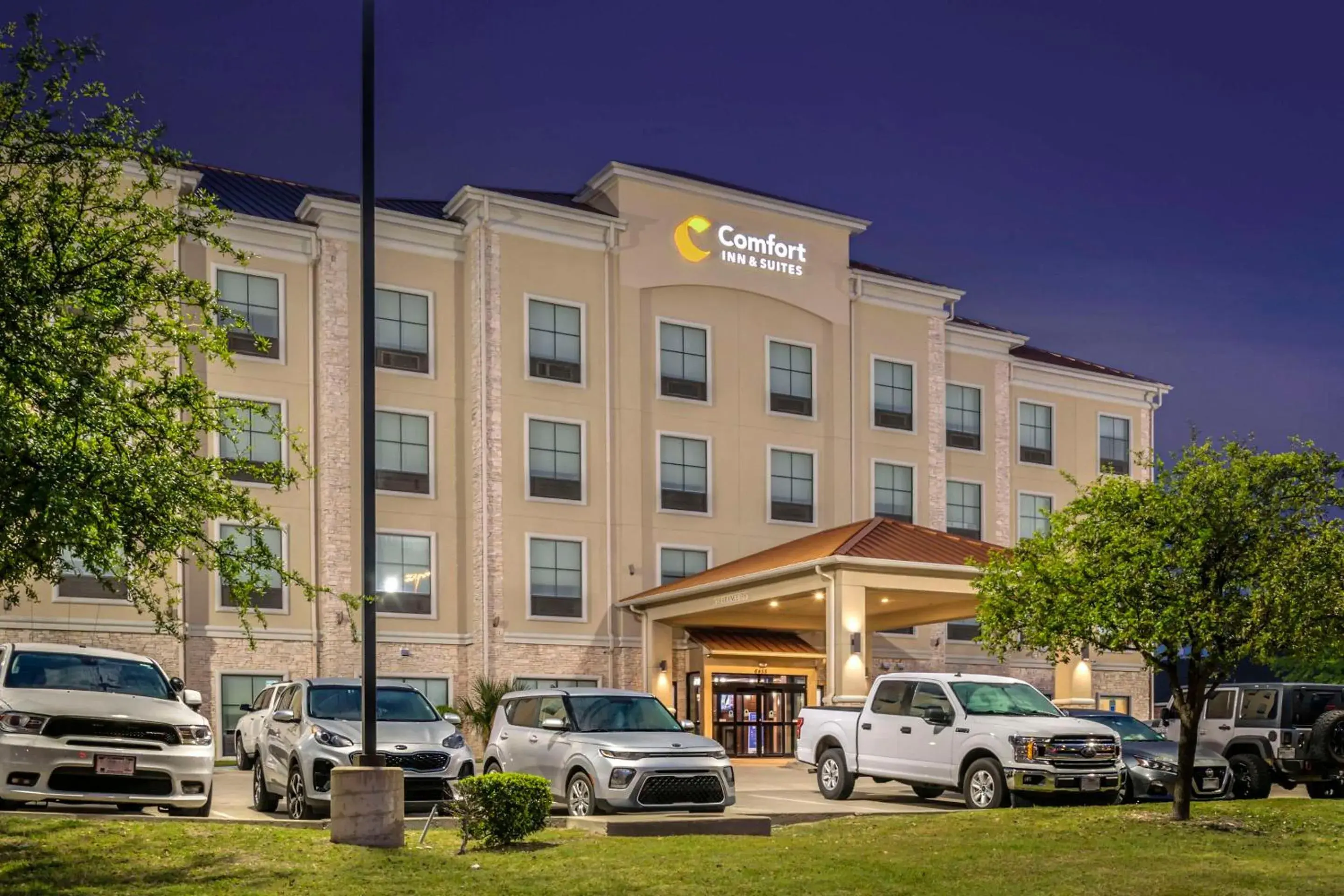 Property Building in Comfort Inn & Suites Fort Worth - Fossil Creek