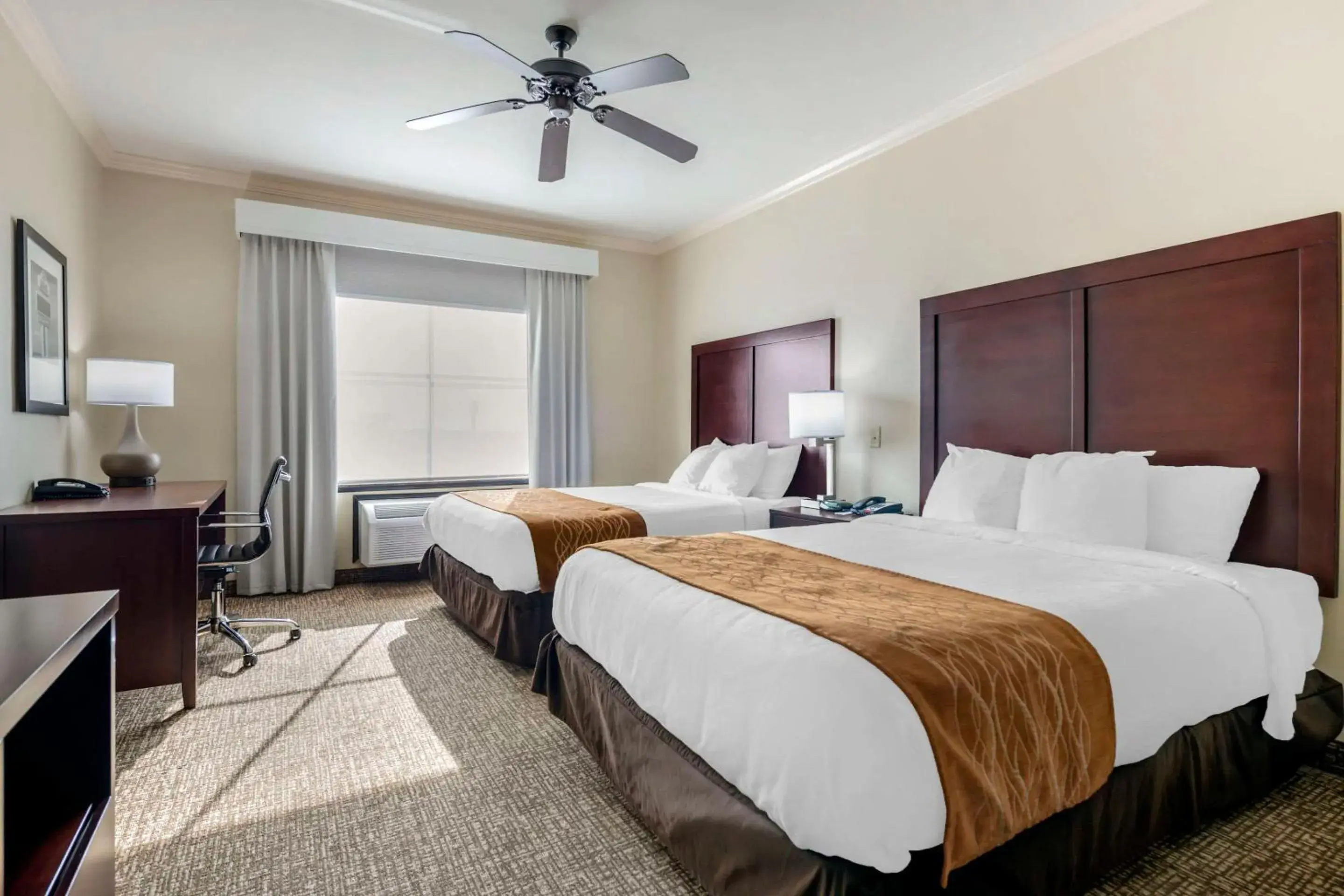 Bedroom, Bed in Comfort Inn & Suites Fort Worth - Fossil Creek