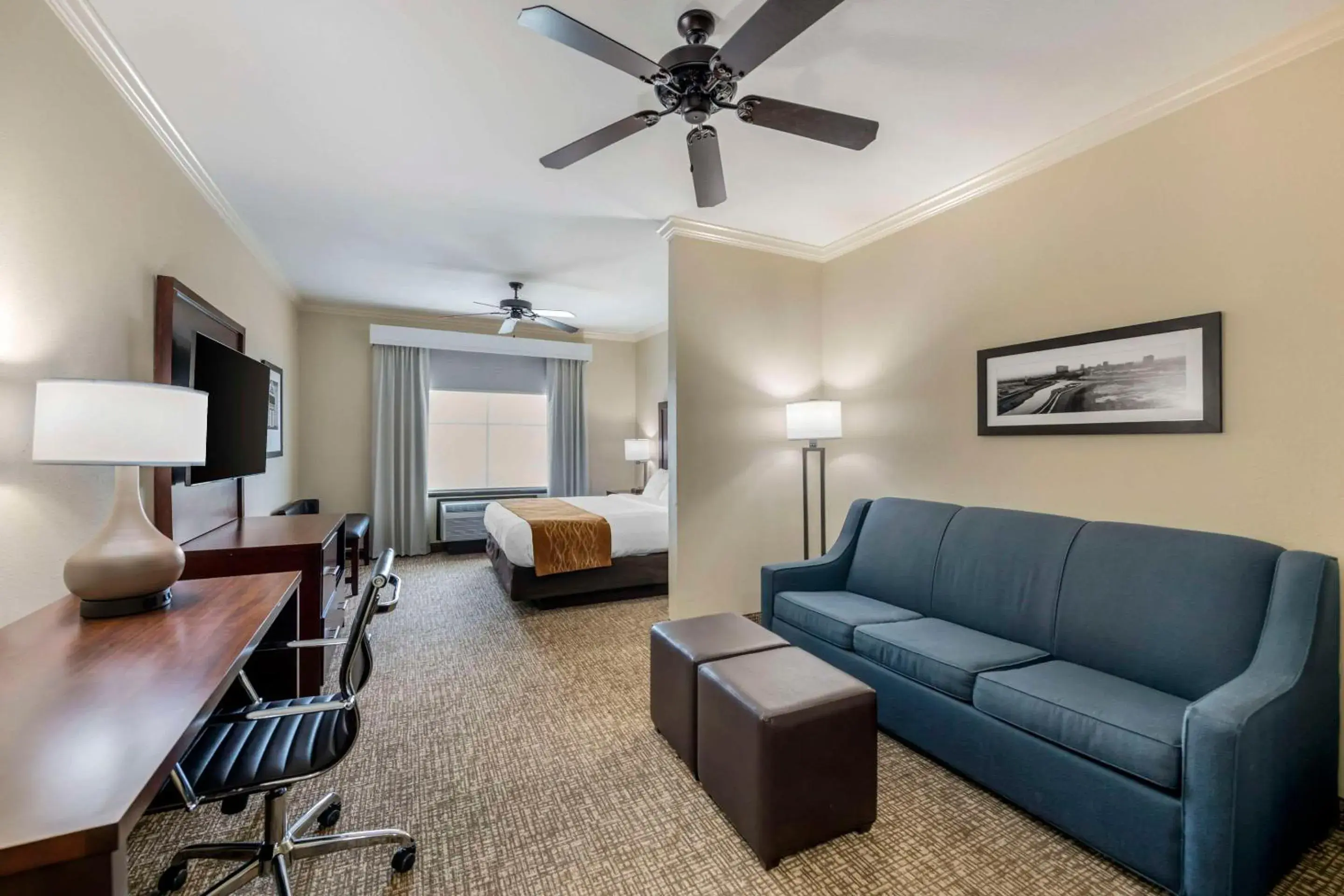 Bedroom, Seating Area in Comfort Inn & Suites Fort Worth - Fossil Creek