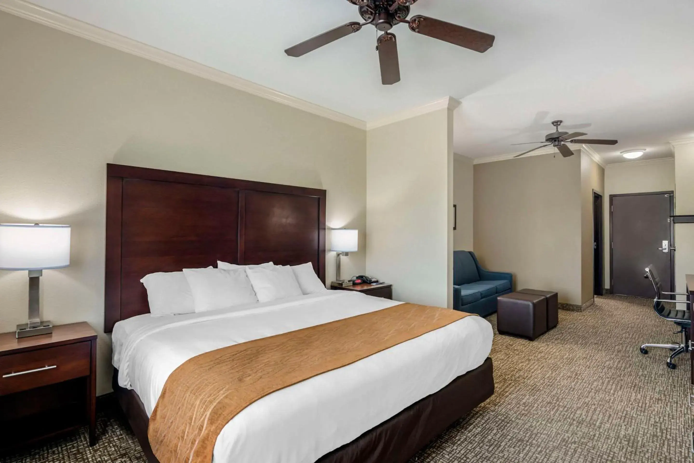 Bedroom, Bed in Comfort Inn & Suites Fort Worth - Fossil Creek