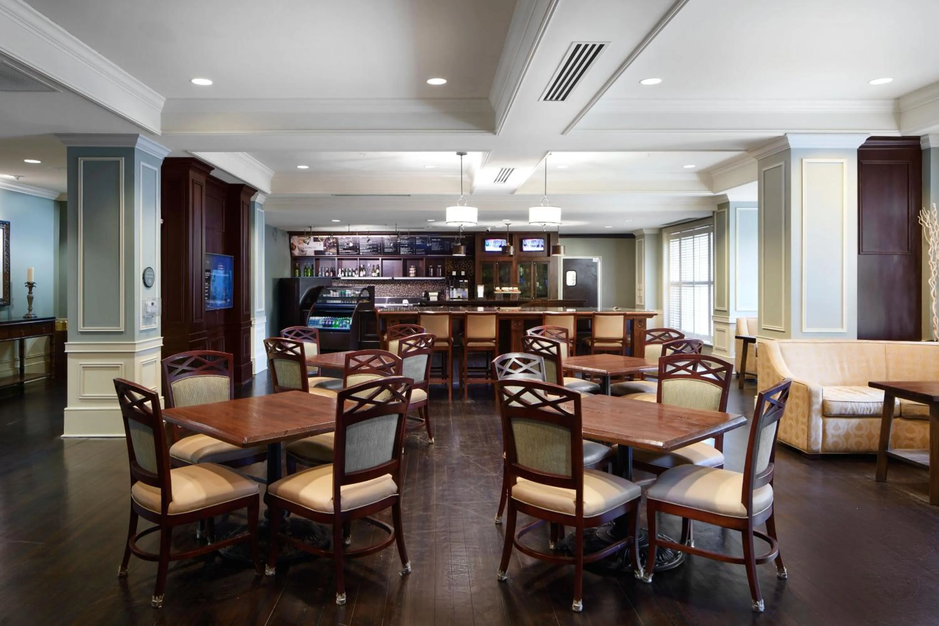 Restaurant/places to eat in Courtyard Charleston Mount Pleasant