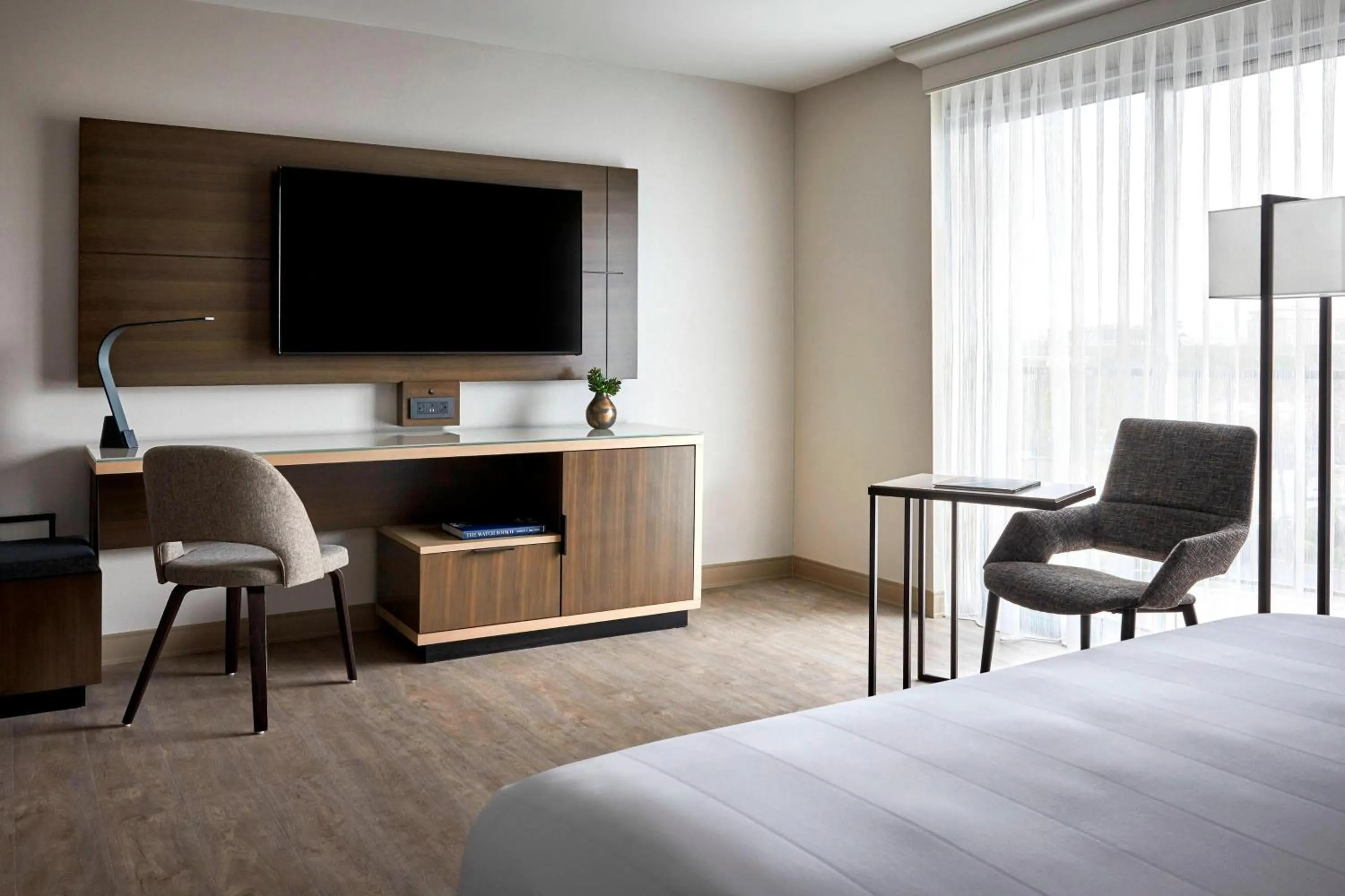 Photo of the whole room, Bed in Anaheim Marriott