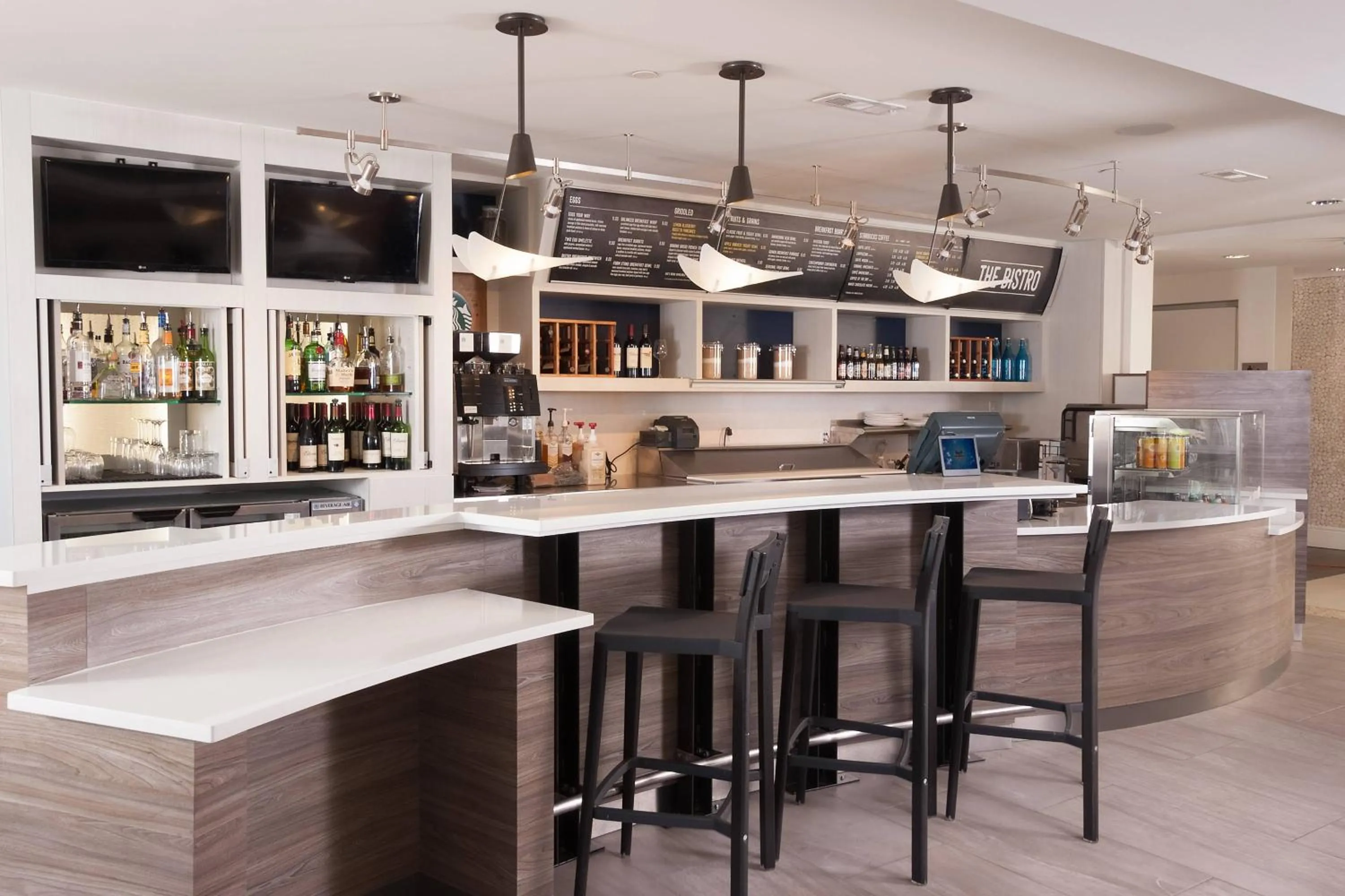 Restaurant/places to eat in Courtyard Charleston Waterfront