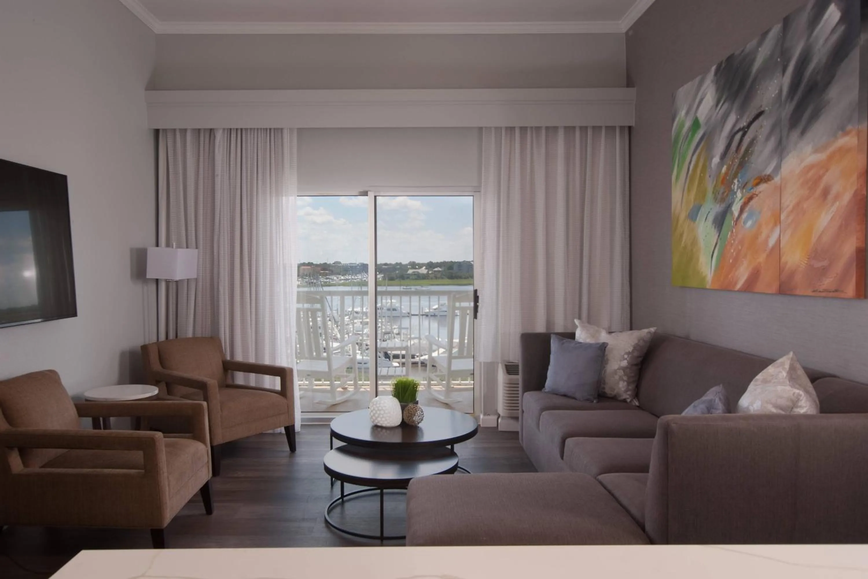 Living room in Courtyard Charleston Waterfront