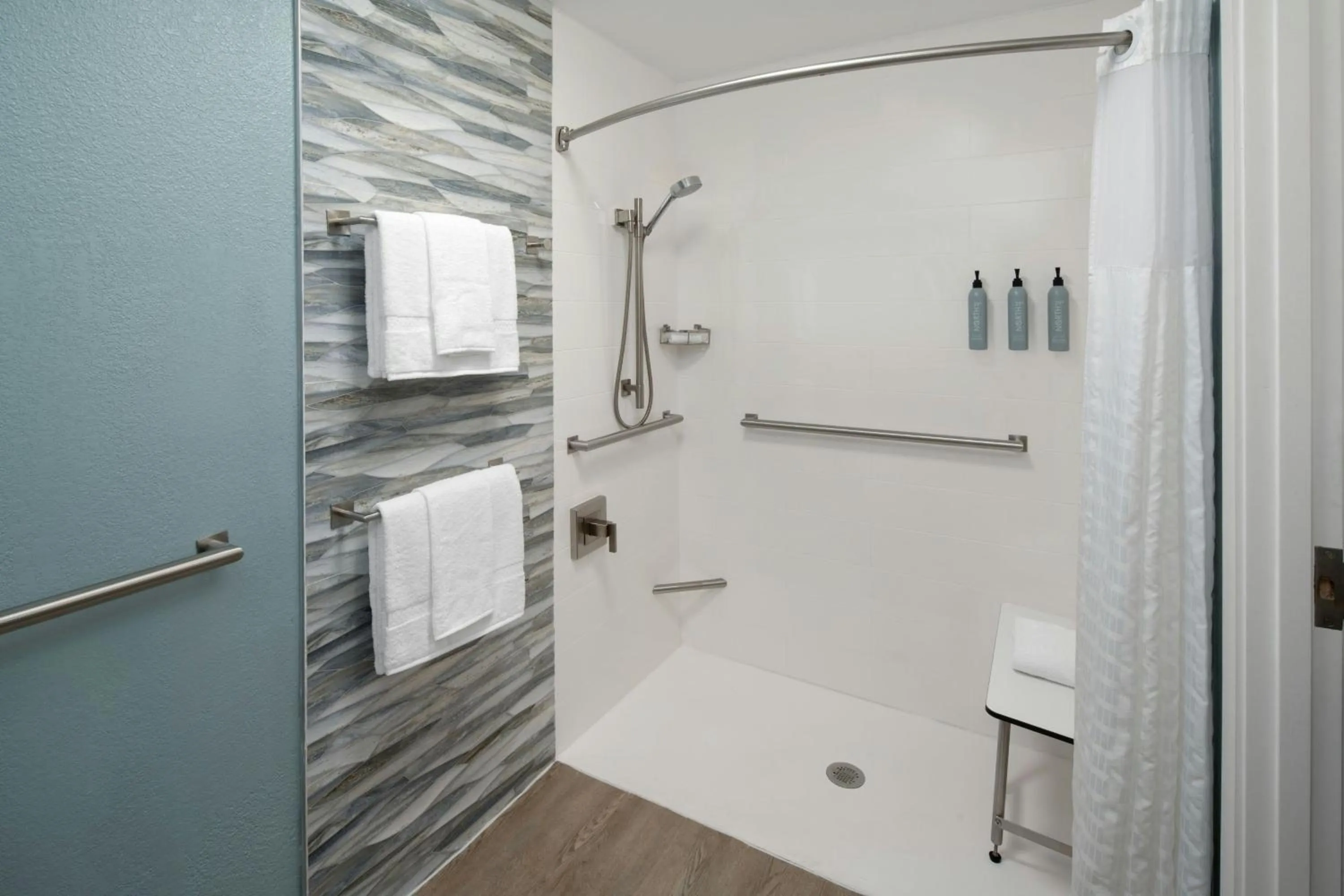 Bathroom in Courtyard Charleston Waterfront