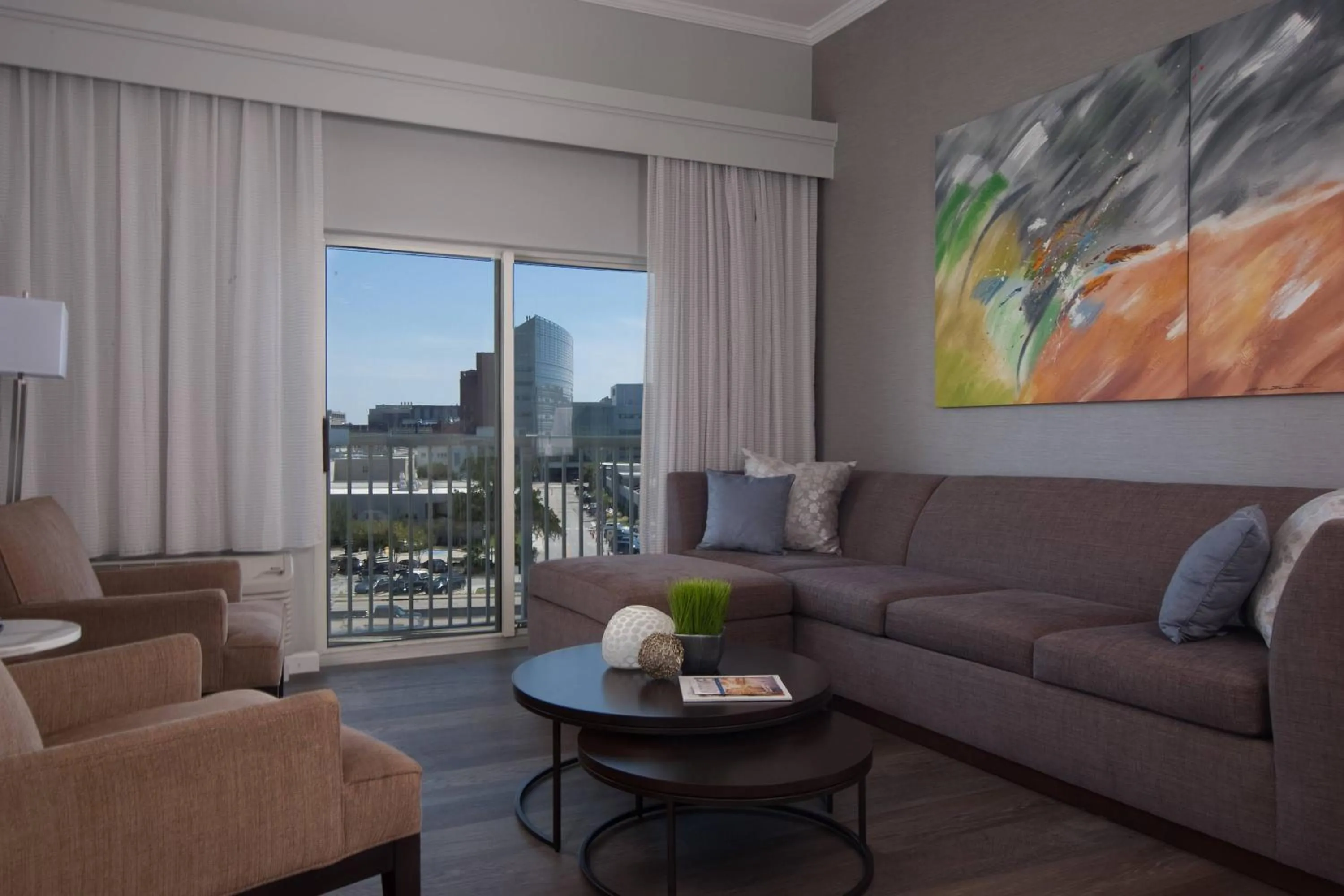 Living room in Courtyard Charleston Waterfront