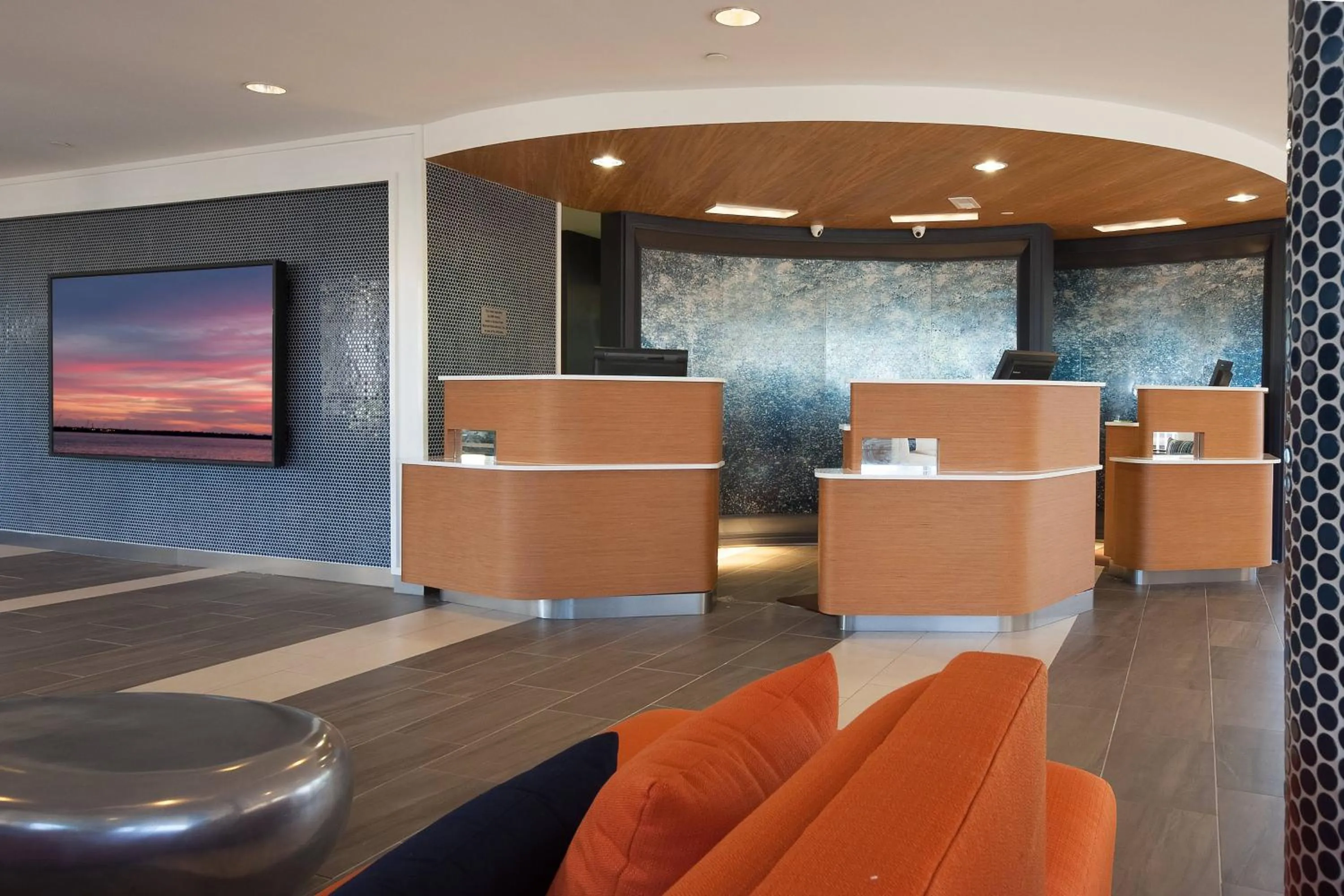 Lobby or reception in Courtyard Charleston Waterfront