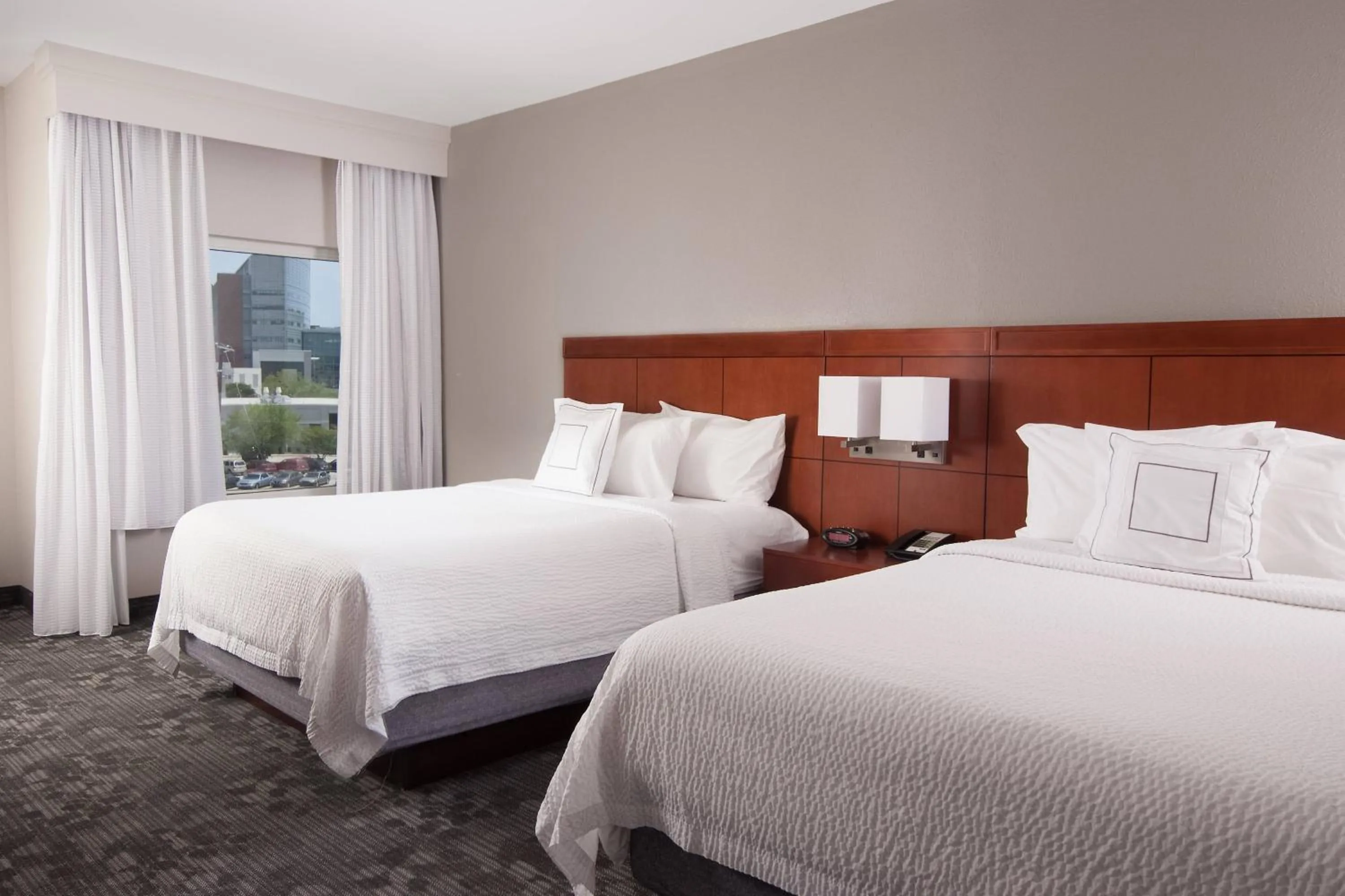 Photo of the whole room, Bed in Courtyard Charleston Waterfront