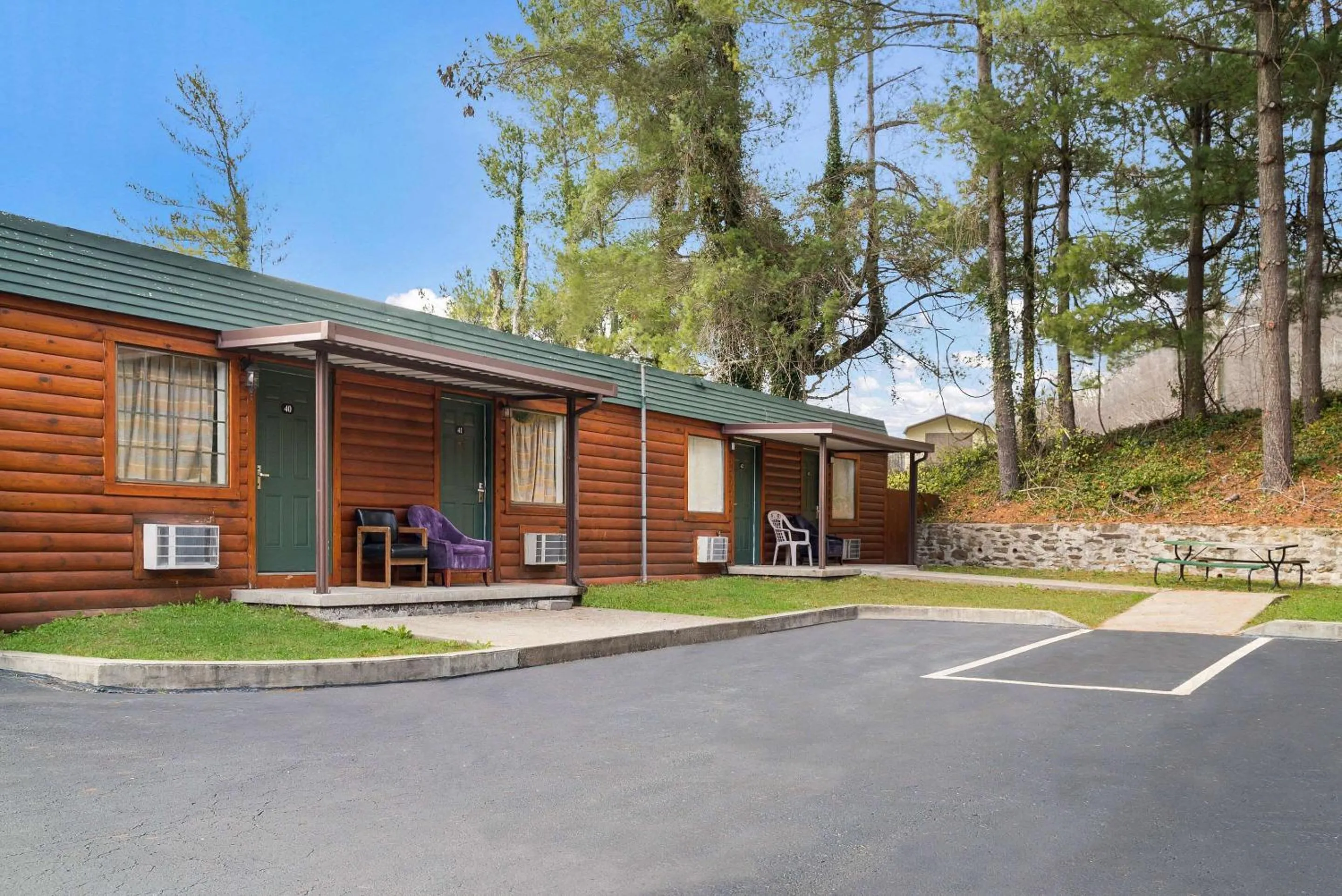 Property building in Rodeway Inn Harlan