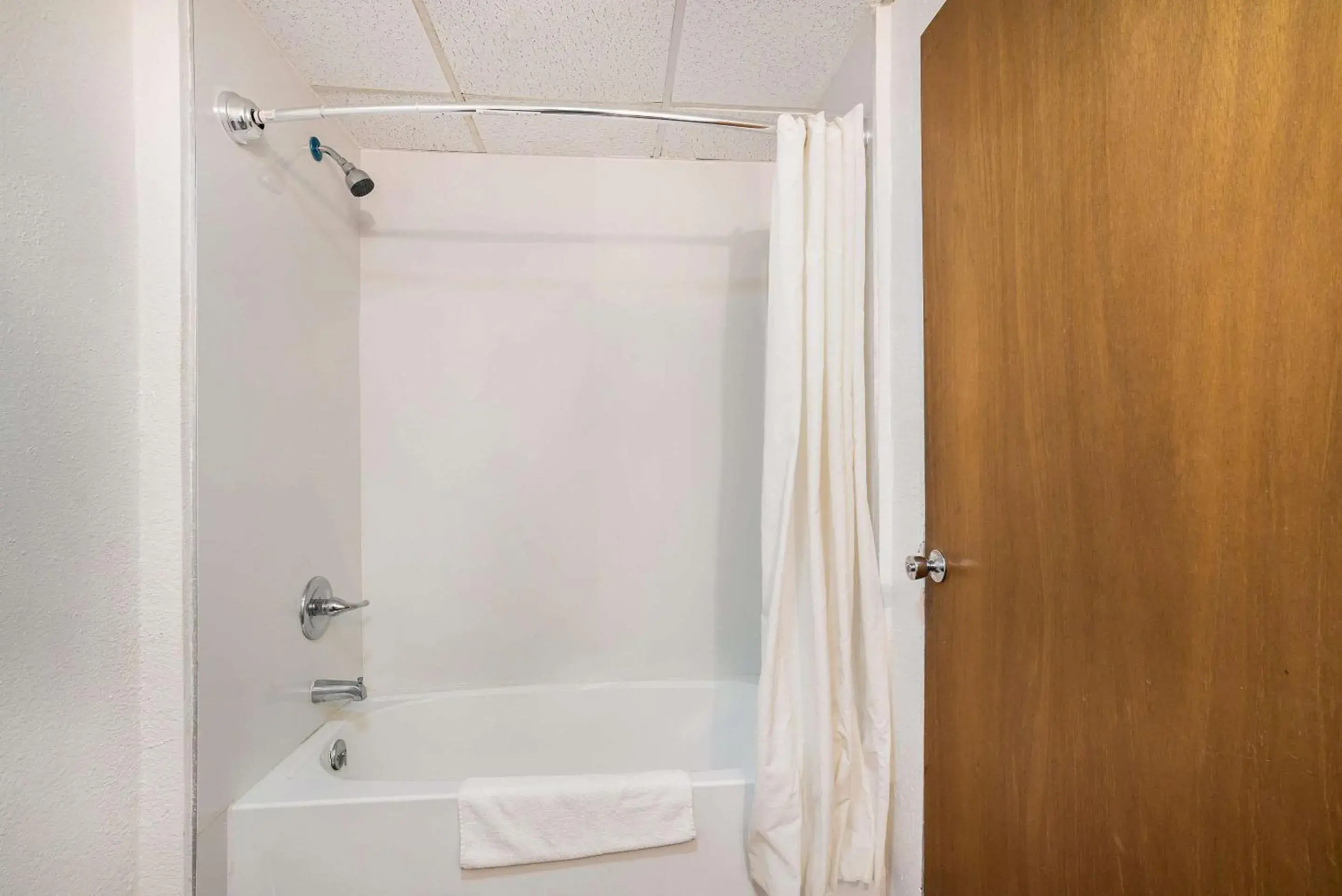 Bedroom in Rodeway Inn Harlan Bedroom in Rodeway Inn Harlan