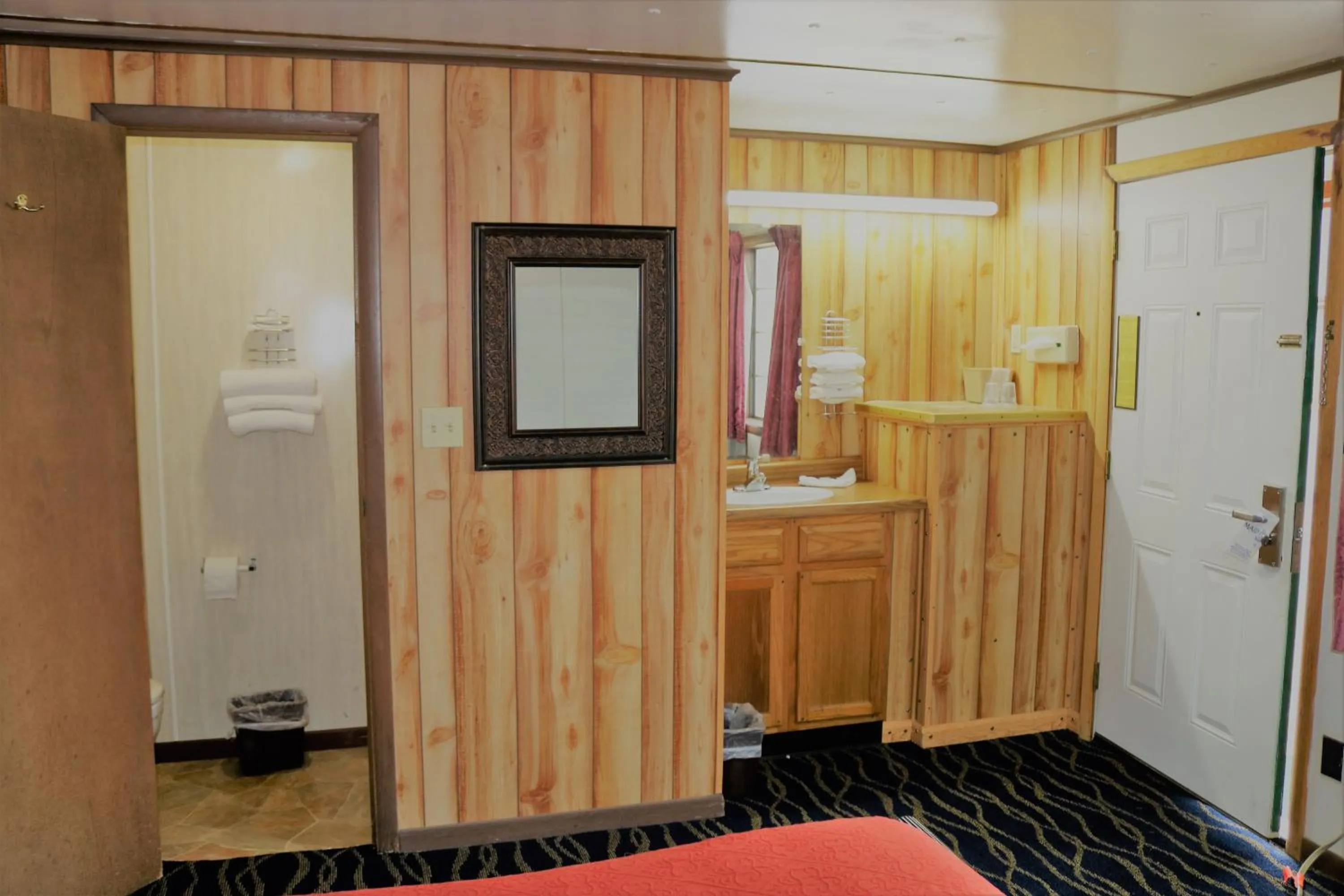 Bathroom in Rodeway Inn Harlan