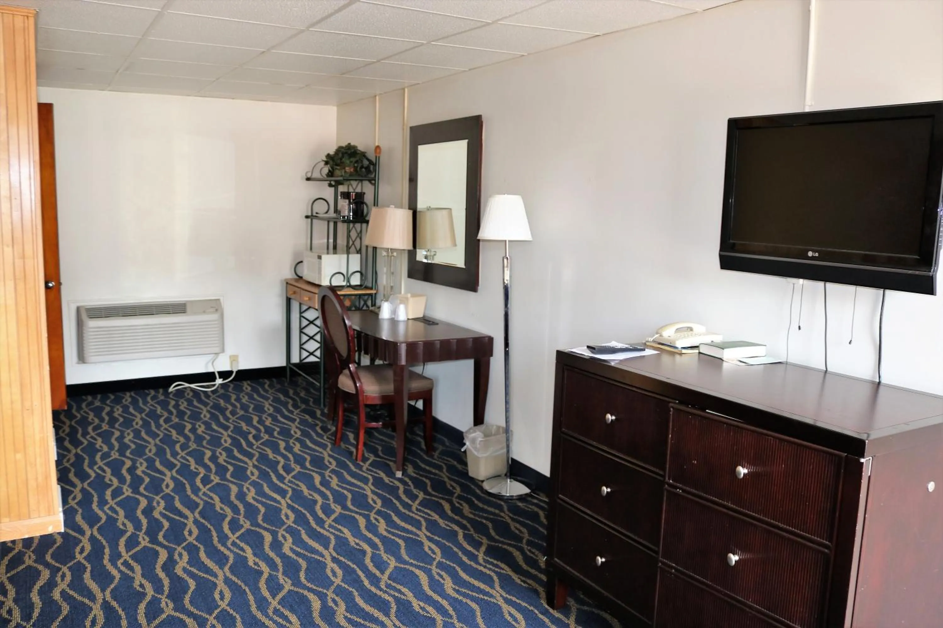 TV and multimedia in Rodeway Inn Harlan