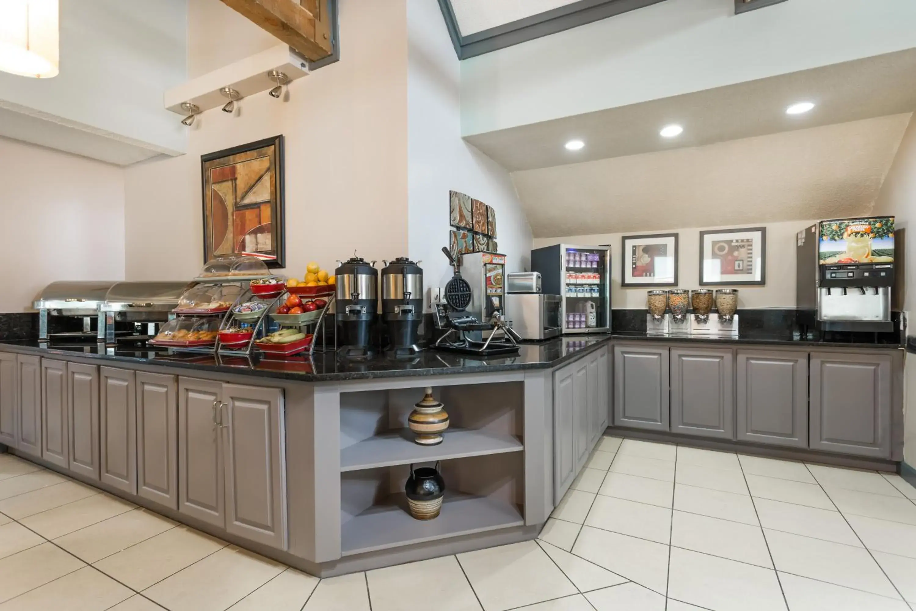 American breakfast in Hawthorn Suites By Wyndham North Charleston American breakfast in Hawthorn Suites By Wyndham North Charleston