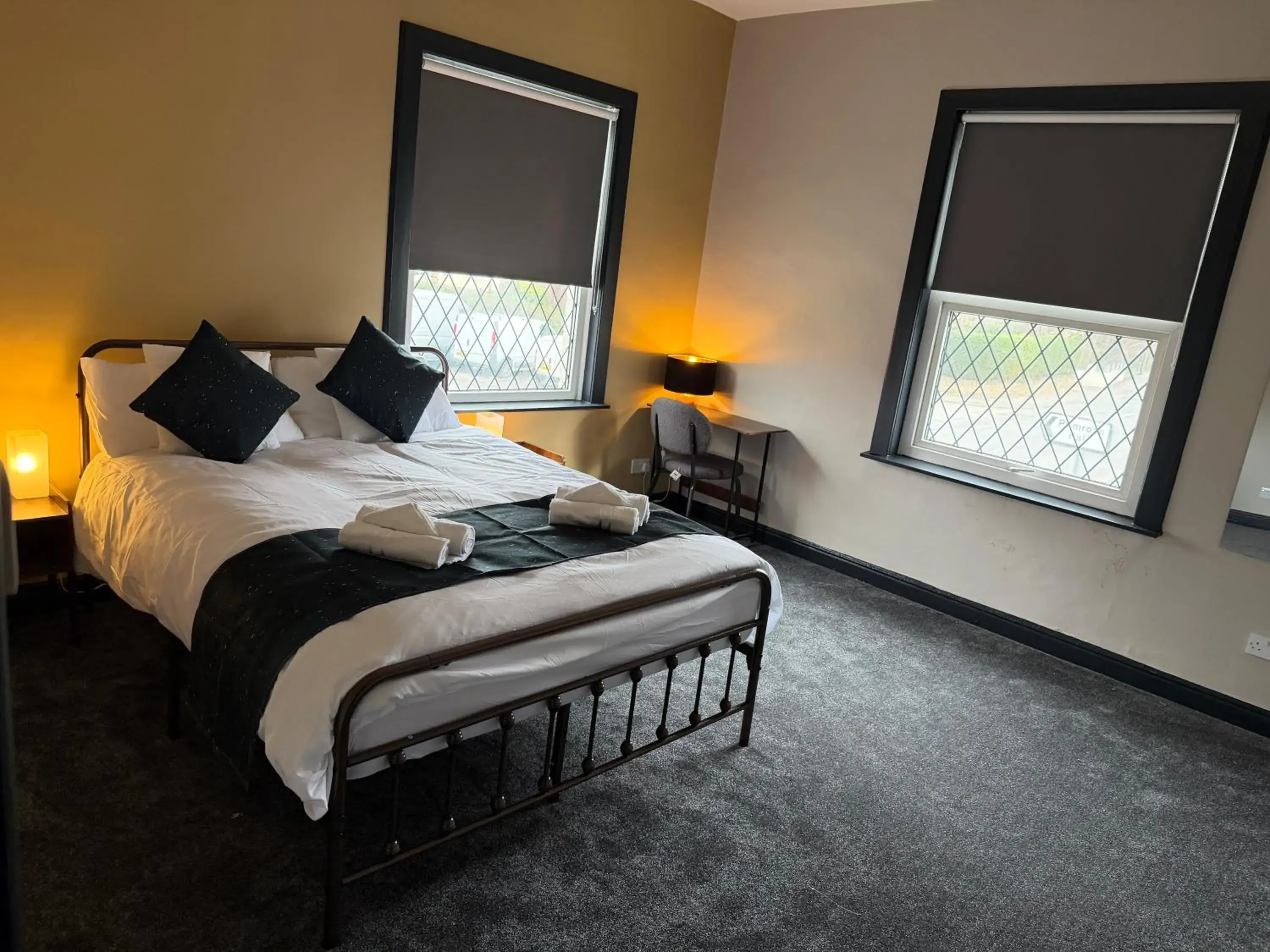 King Room in The Victoria Bar & Hotel King Room in The Victoria Bar & Hotel