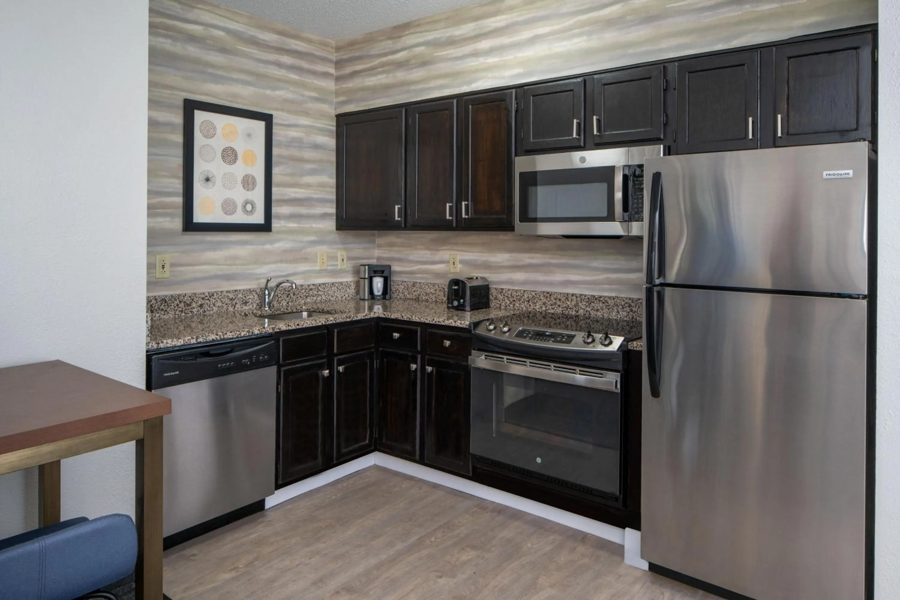 Bedroom in Residence Inn Charleston Riverview