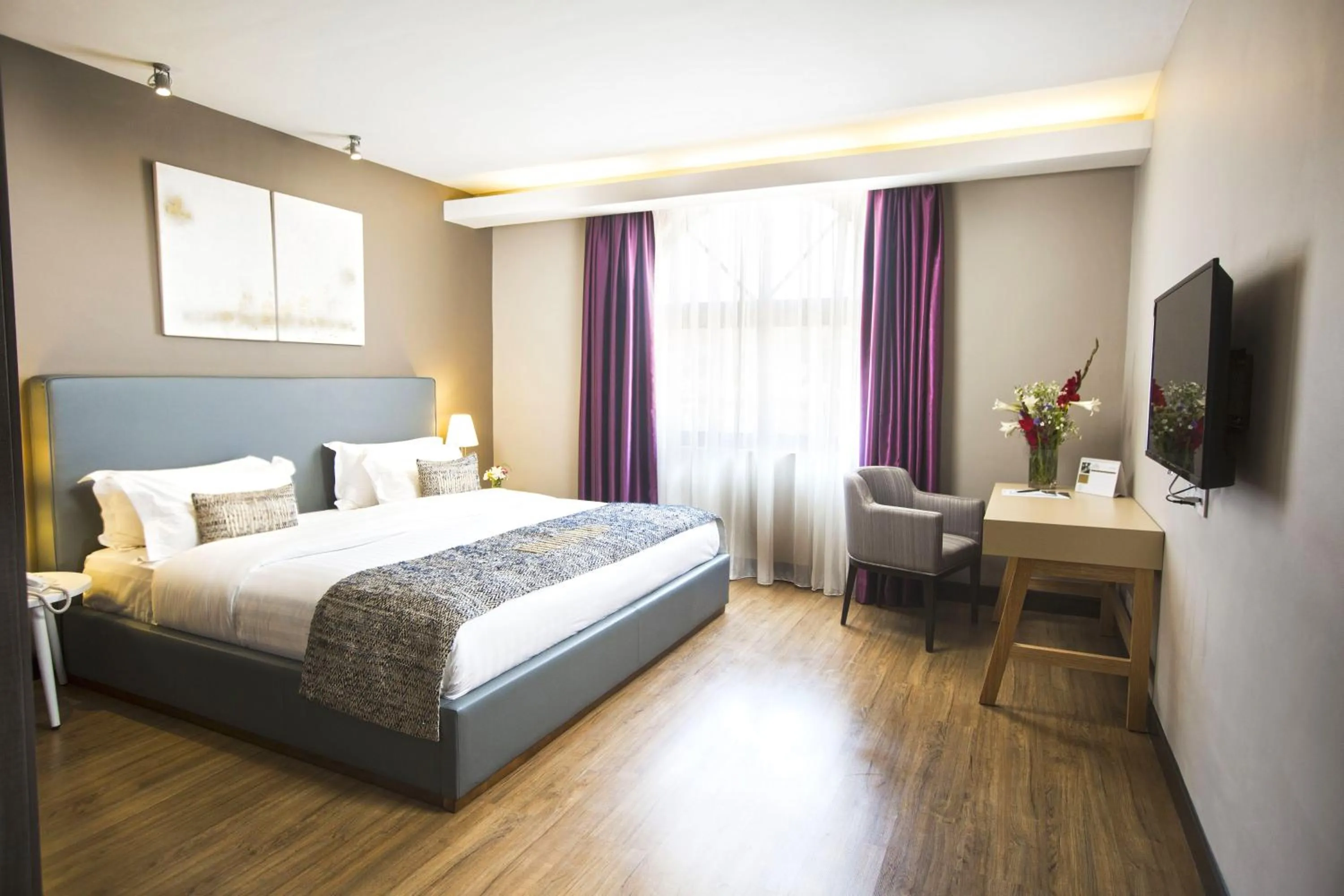 Bedroom, Bed in San Cristobal Boutique Hotel - Ivato Airport