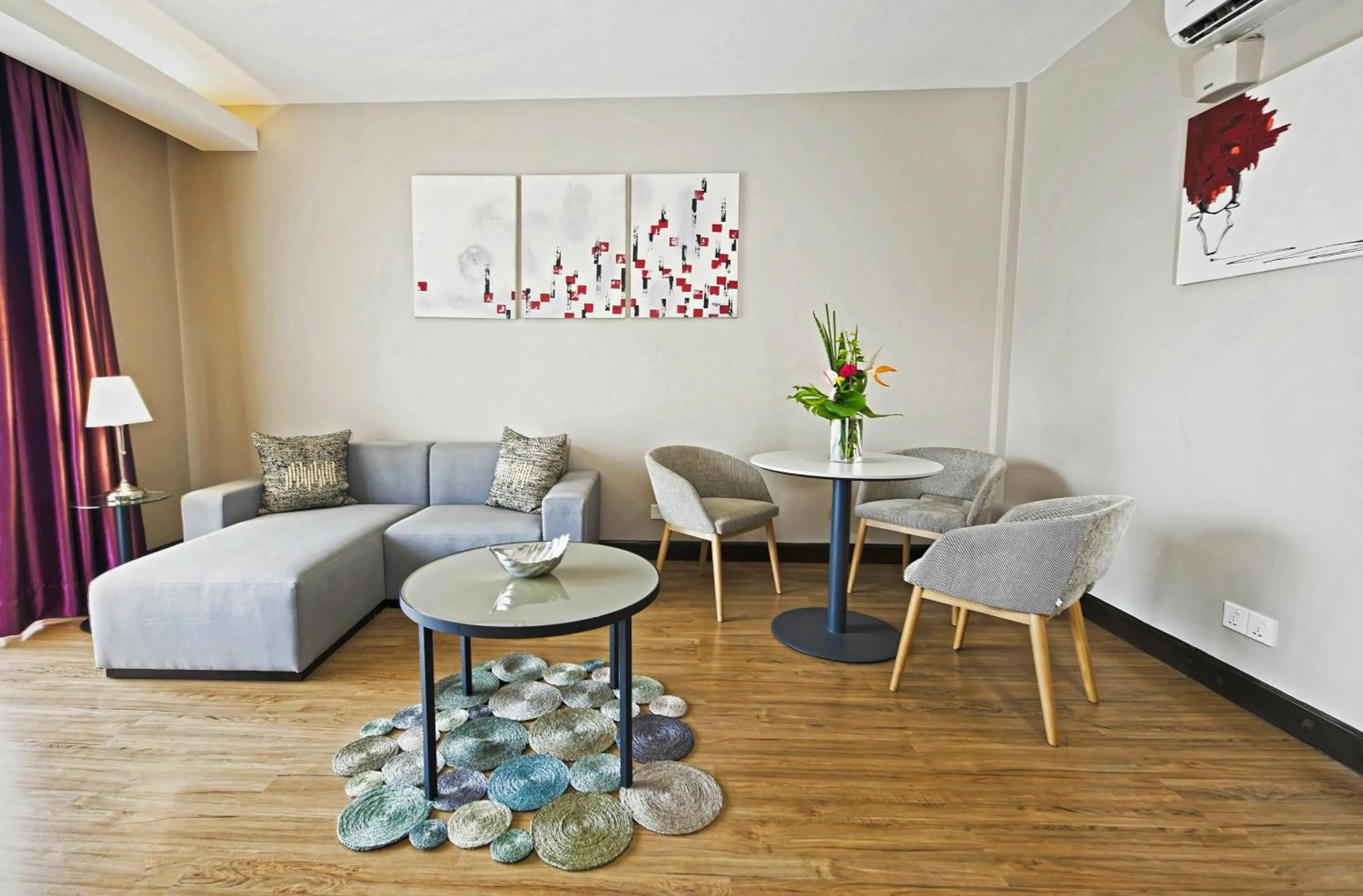 TV and multimedia in San Cristobal Boutique Hotel - Ivato Airport