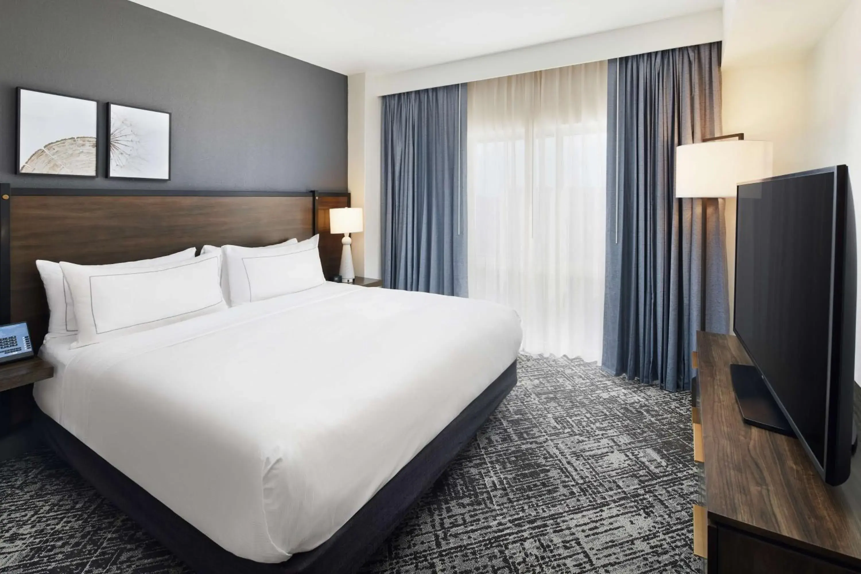 King Suite in Hilton Charlotte Airport Hotel King Suite in Hilton Charlotte Airport Hotel