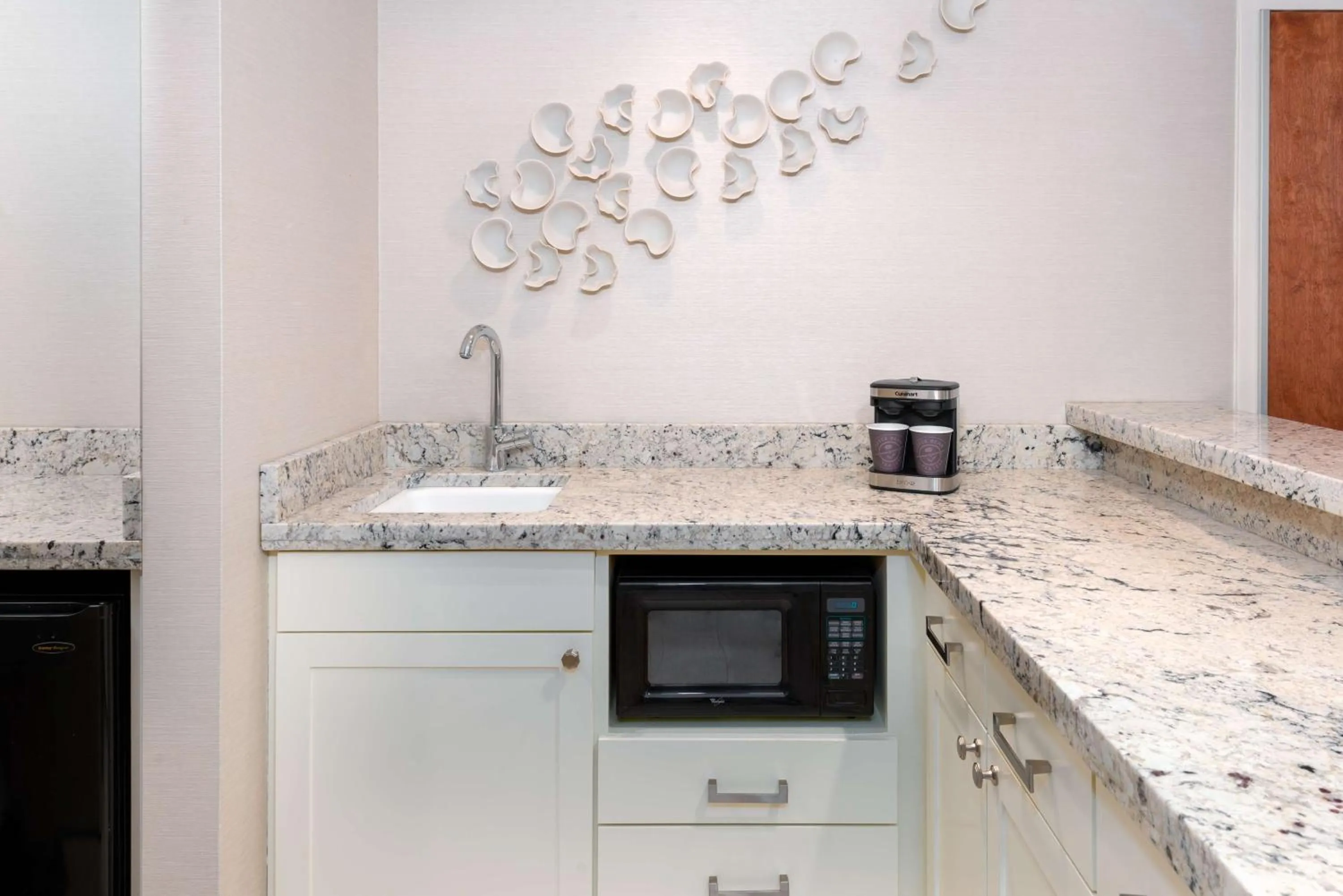 Kitchen or kitchenette in Hilton Charlotte Airport Hotel