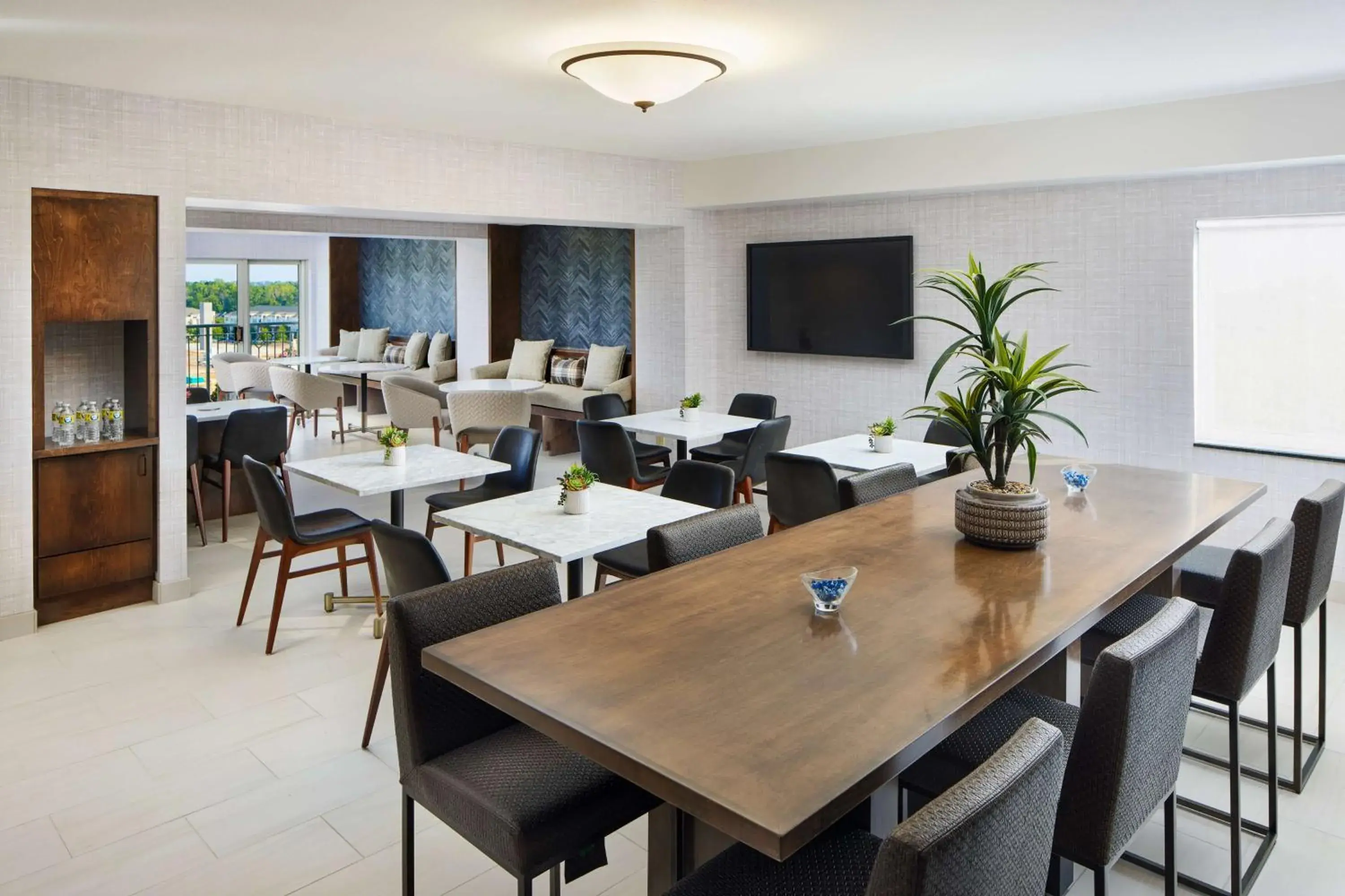 Property building in Hilton Charlotte Airport Hotel Property building in Hilton Charlotte Airport Hotel