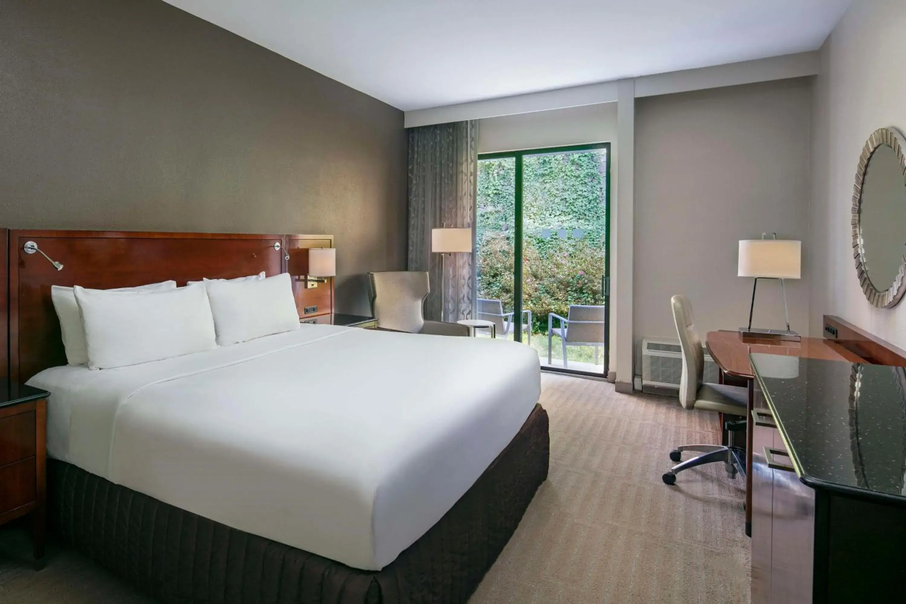 Bedroom, Bed in Sonesta Charlotte Lower South End Bedroom, Bed in Sonesta Charlotte Lower South End