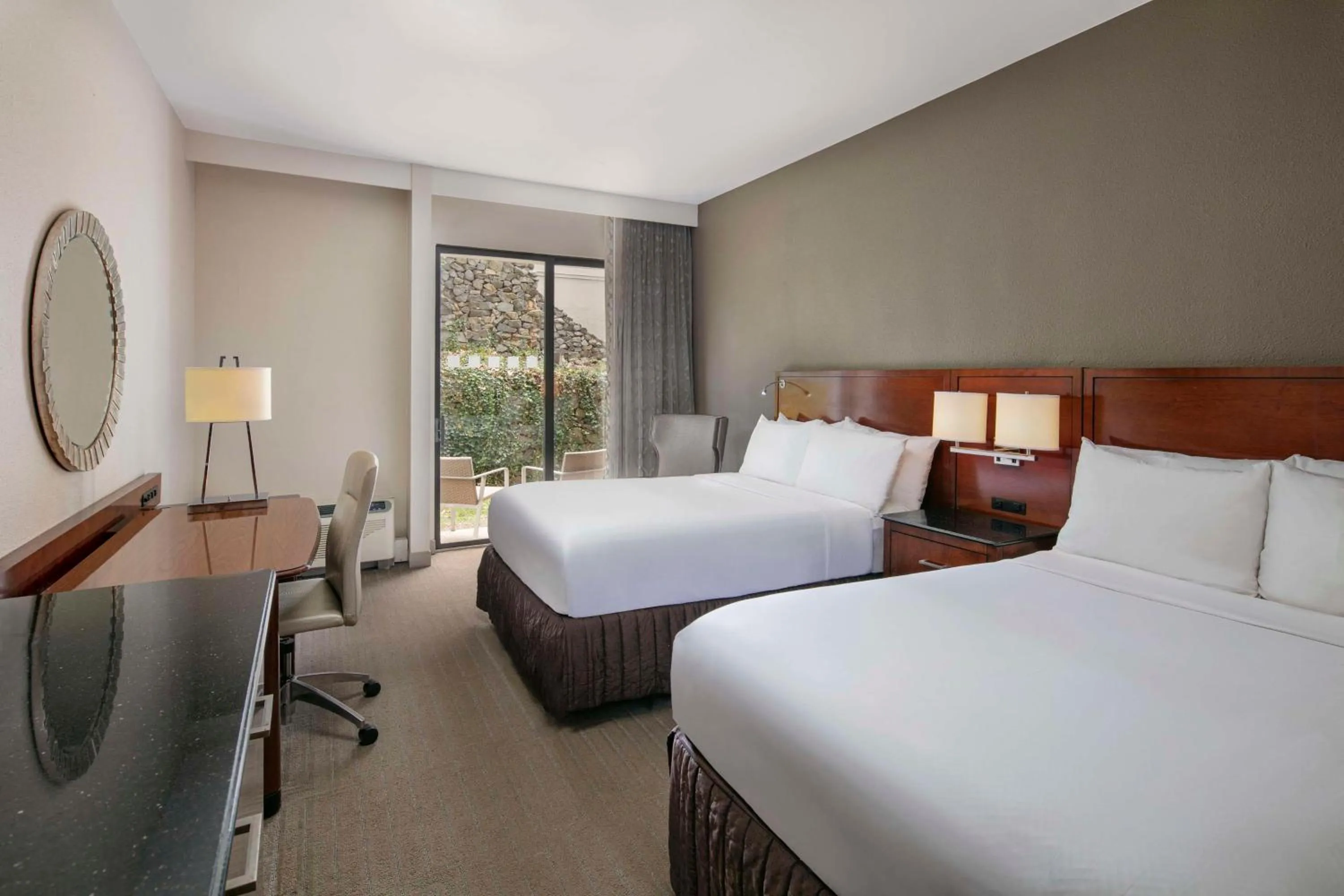 Bedroom, Bed in Sonesta Charlotte Lower South End