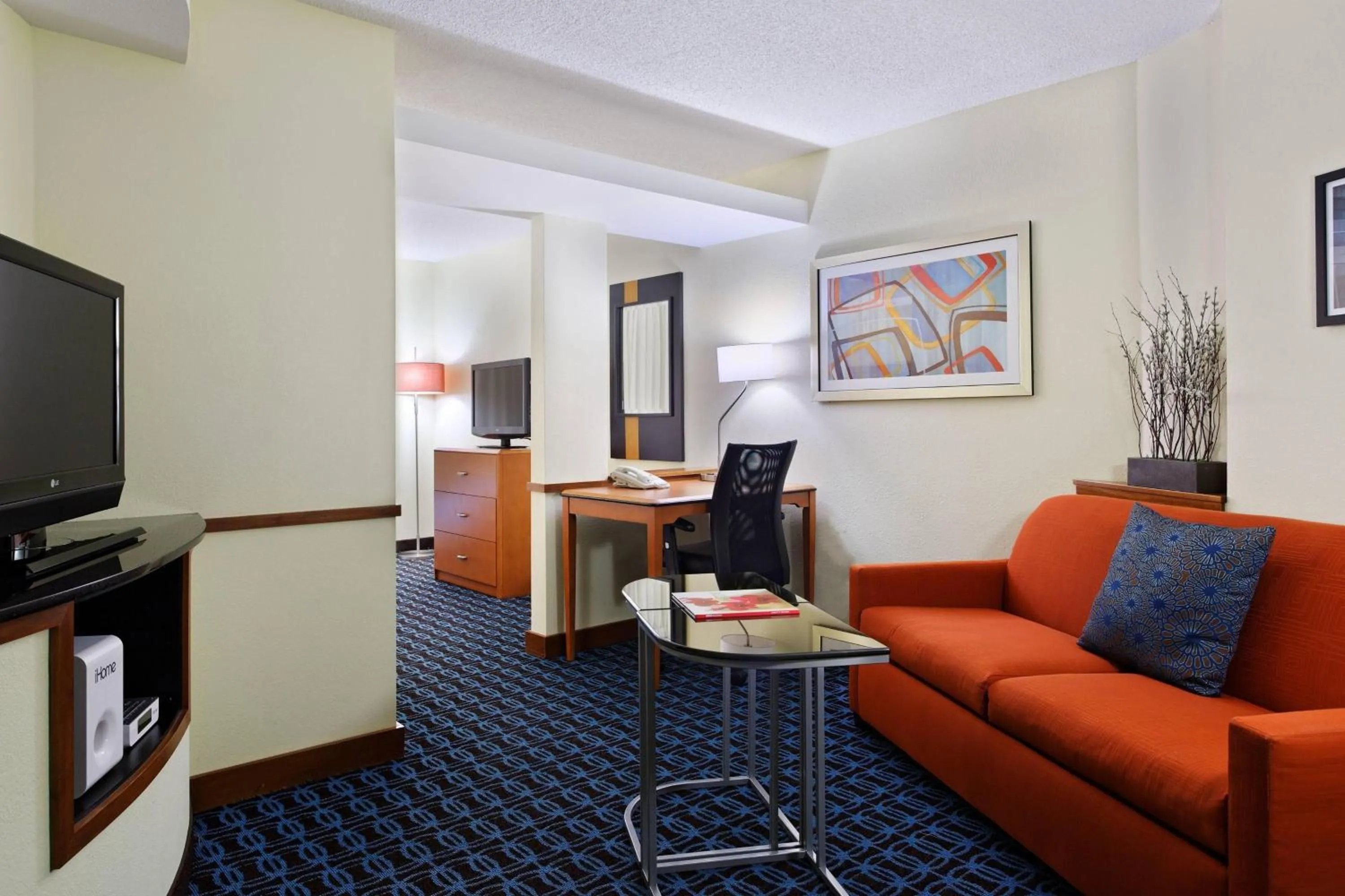 Living room in Fairfield Inn & Suites Charlotte Arrowood