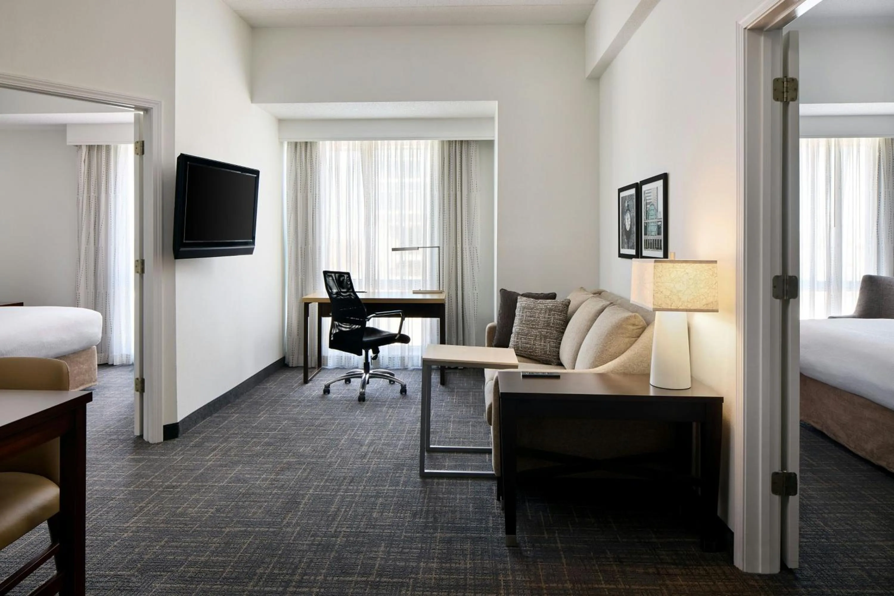 Living room, Bed in Residence Inn Charlotte Uptown