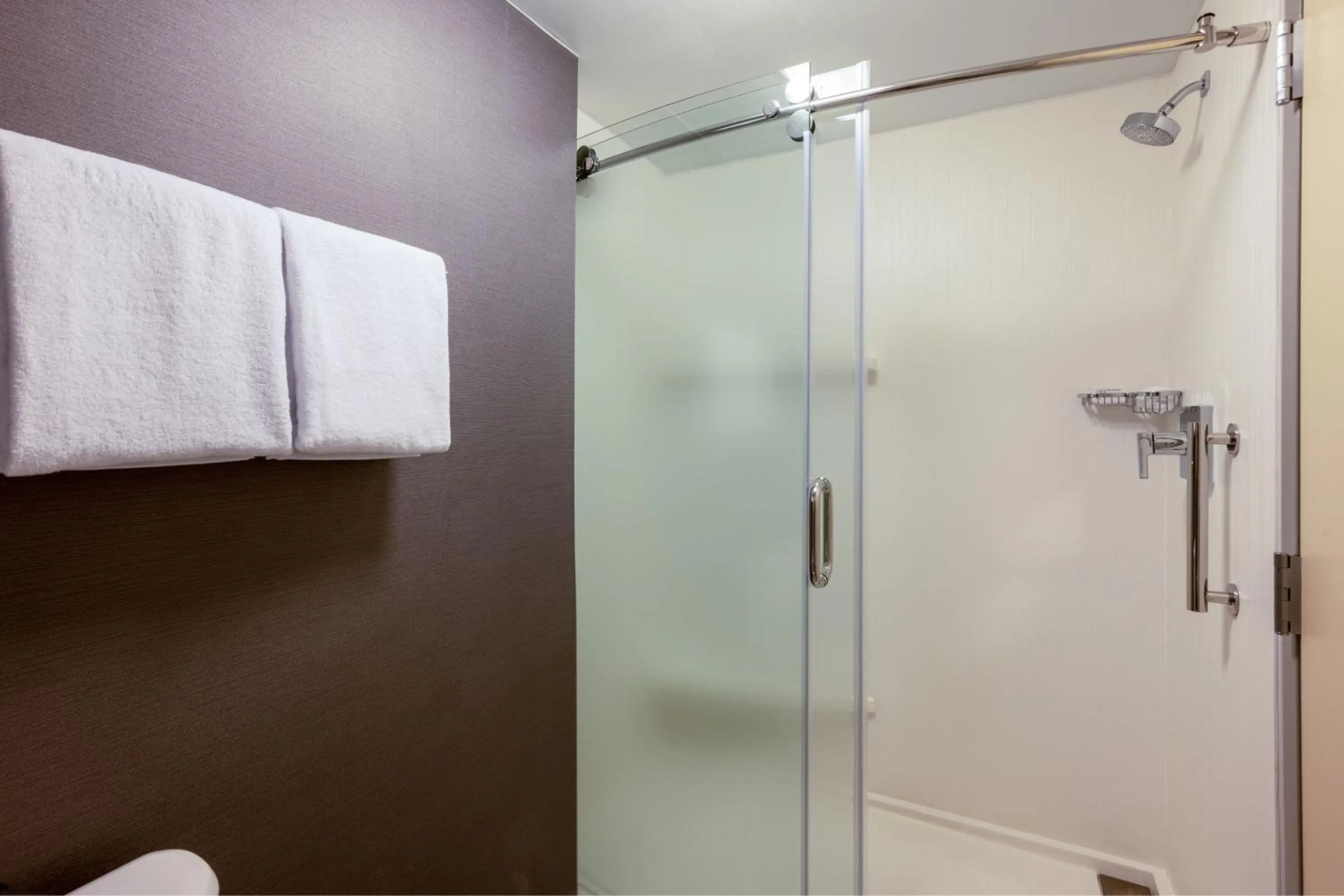 Bathroom in Courtyard Columbus Airport