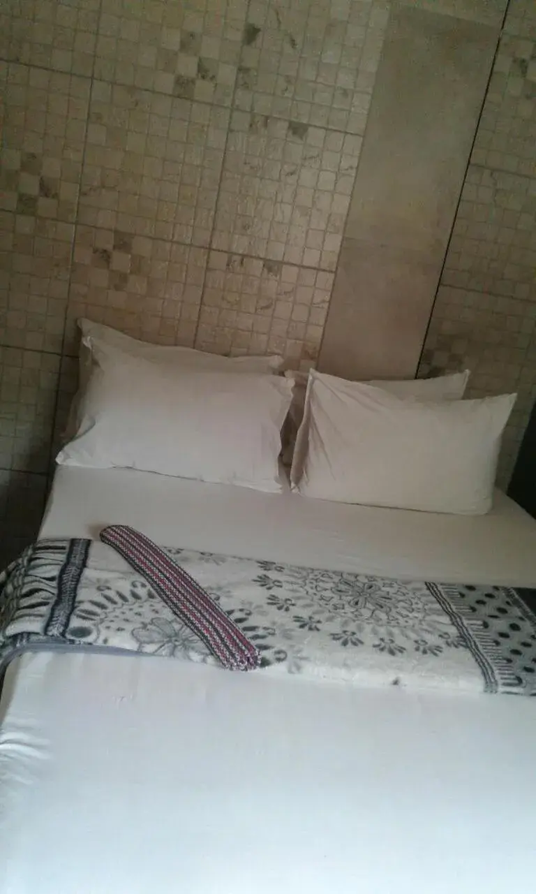 Economy Double Room in Royal Crown Guesthouse Economy Double Room in Royal Crown Guesthouse