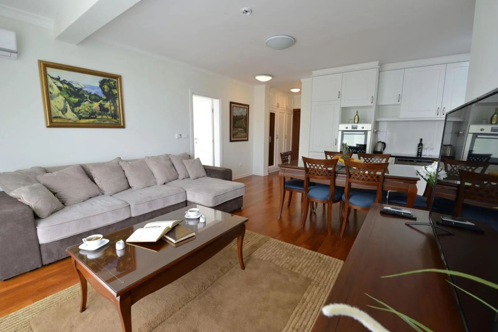 Nightclub / DJ in Vila Opera