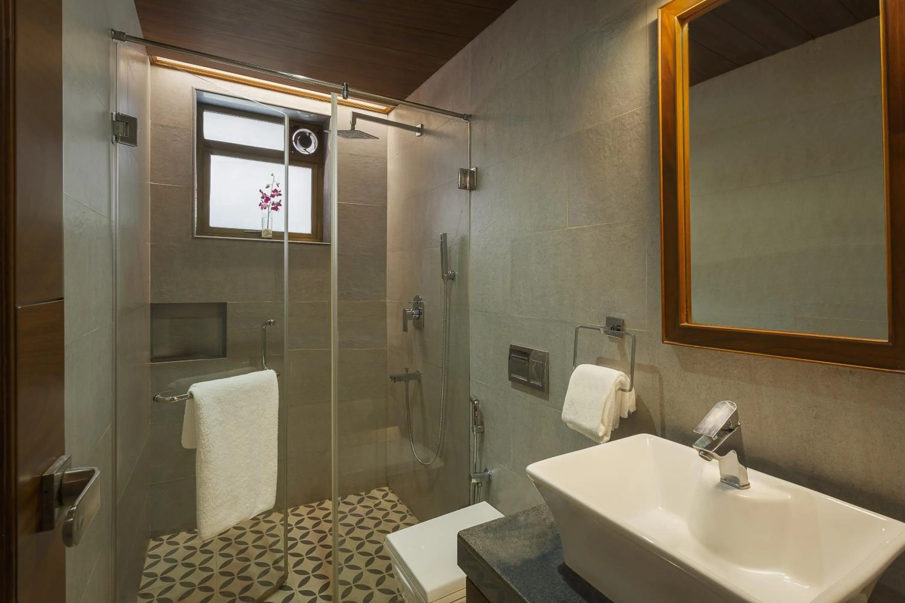 Shower in Lazy Lagoon, Baga A Lemon Tree Resort, Goa