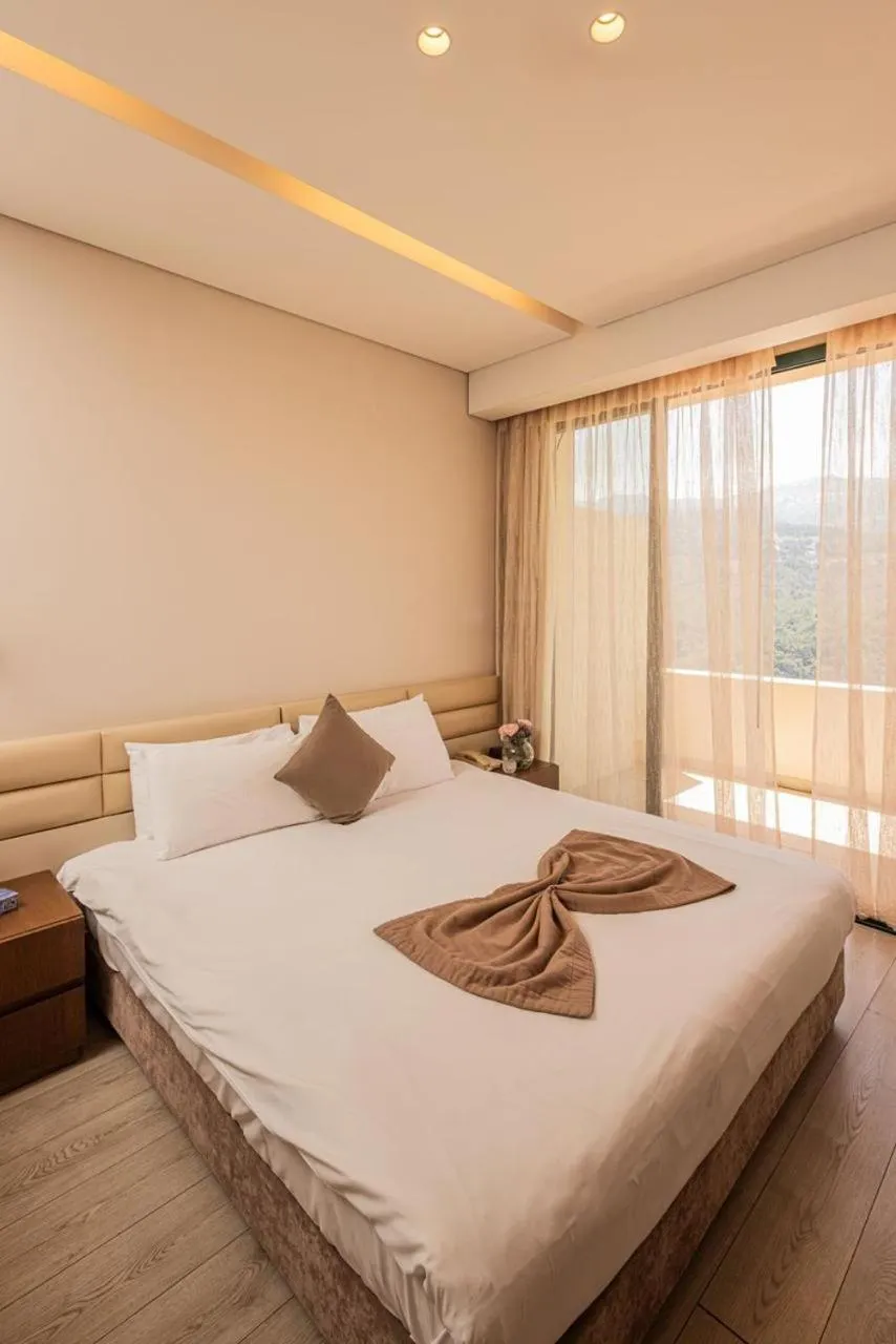 Photo of the whole room in Country Lodge Hotel & Resort Beirut