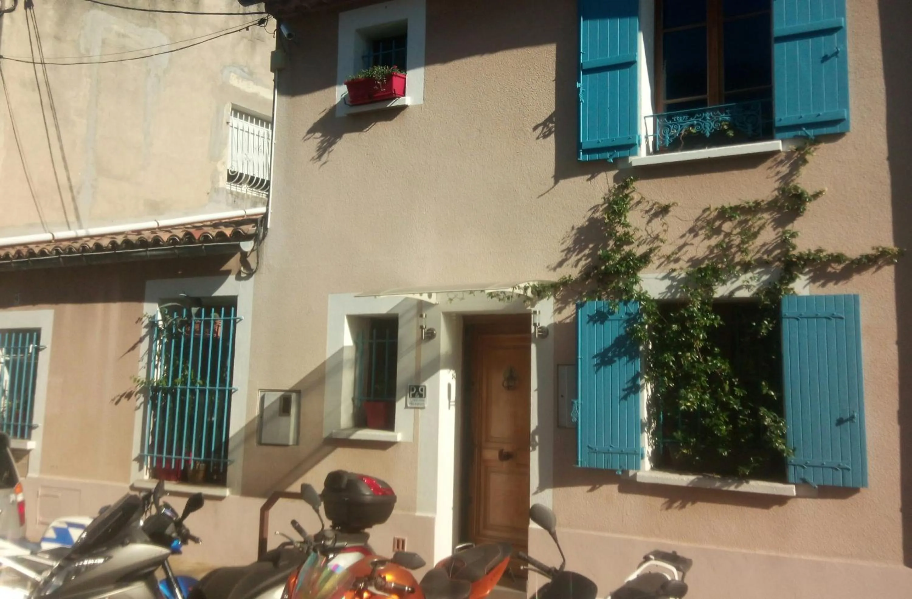 Facade/entrance in Patrick&Pierre Bed and Breakfast Nîmes