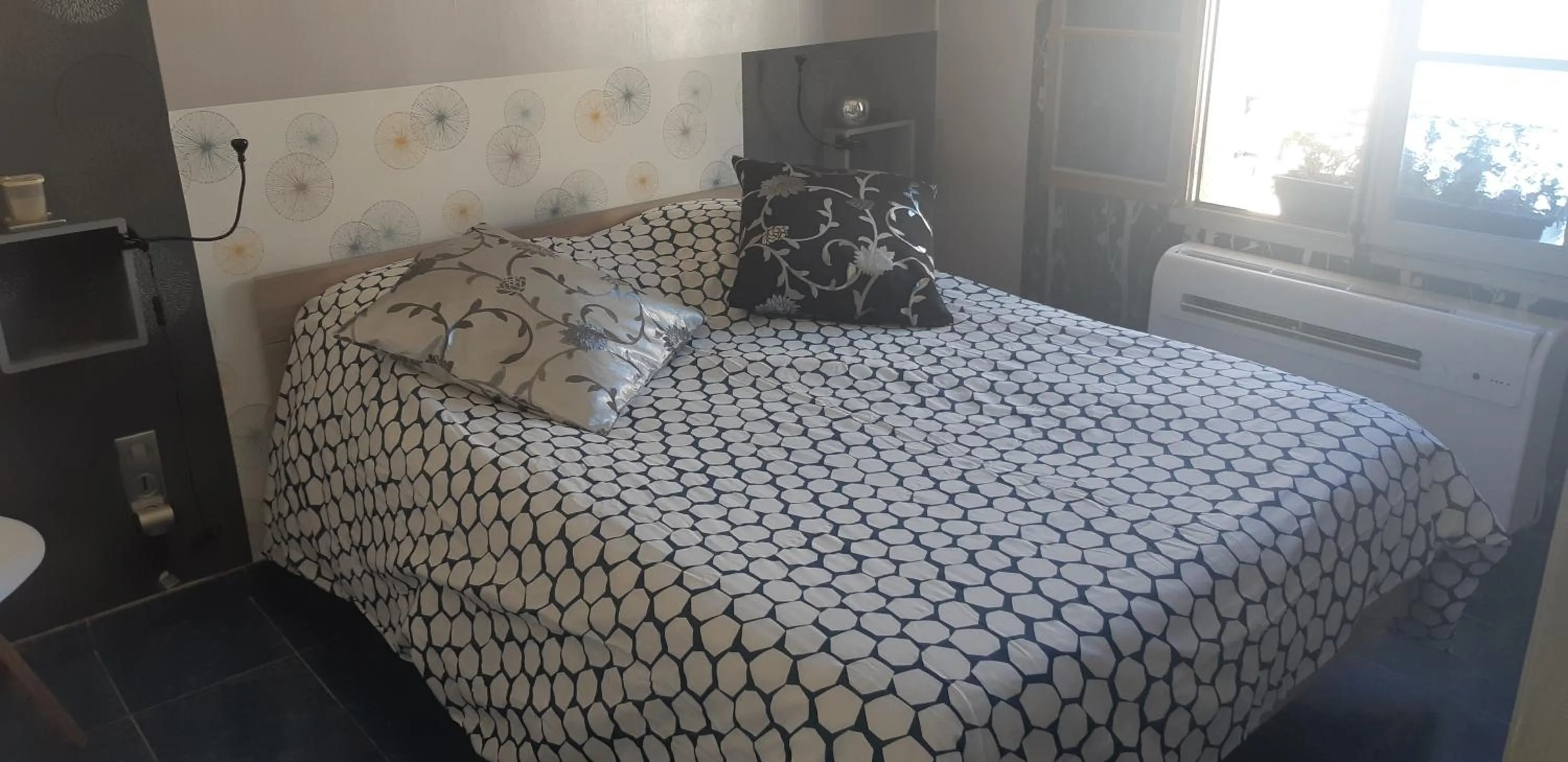 Bed in Patrick&Pierre Bed and Breakfast Nîmes