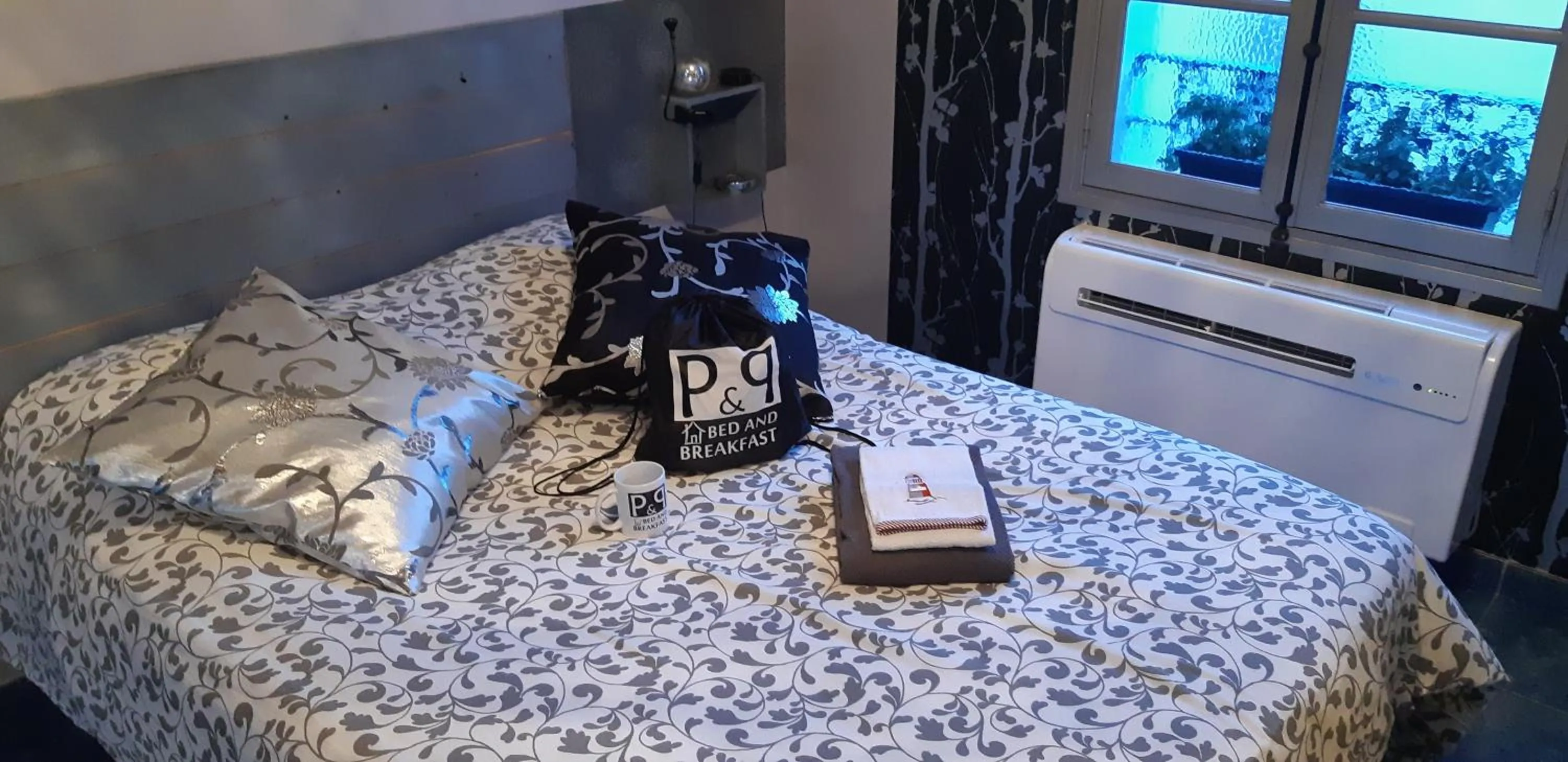 Bed in Patrick&Pierre Bed and Breakfast Nîmes