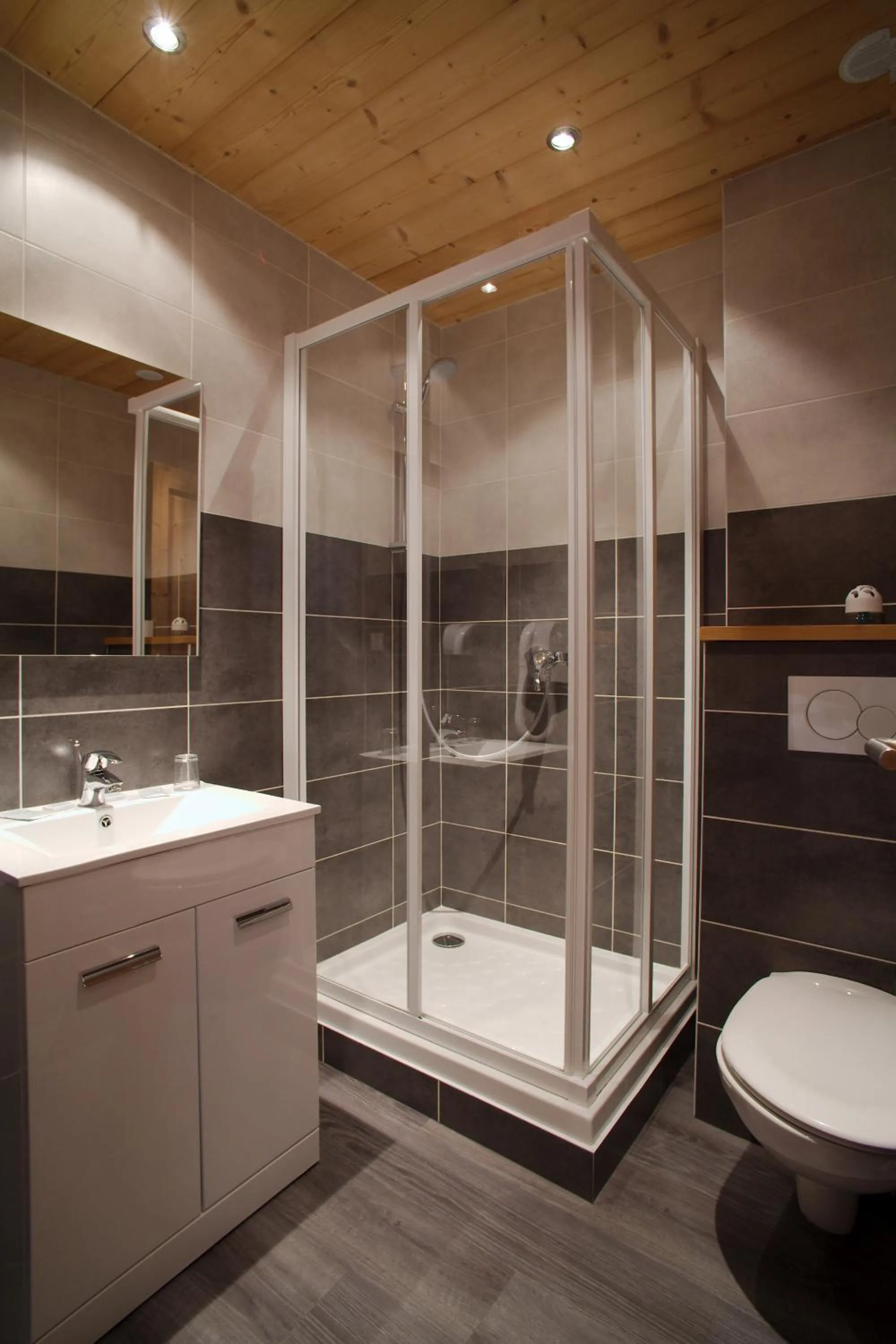 Shower in Hotel la Pointe Percee