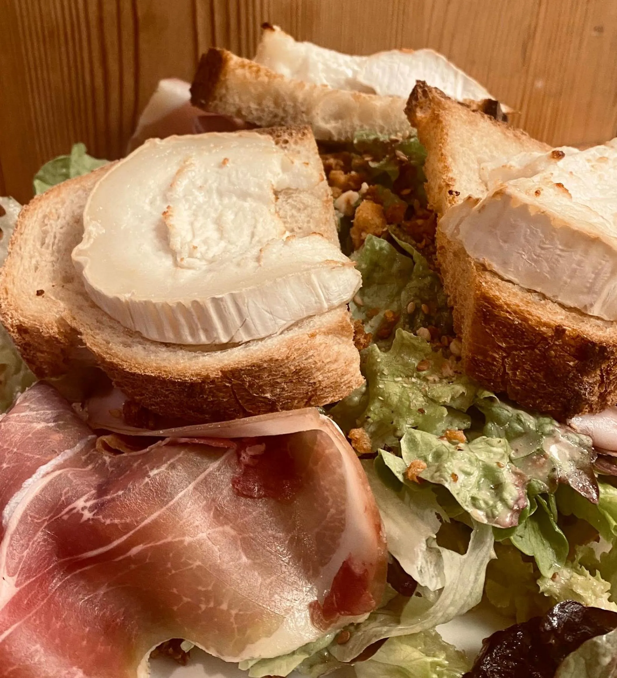 Restaurant/places to eat in Hotel la Pointe Percee