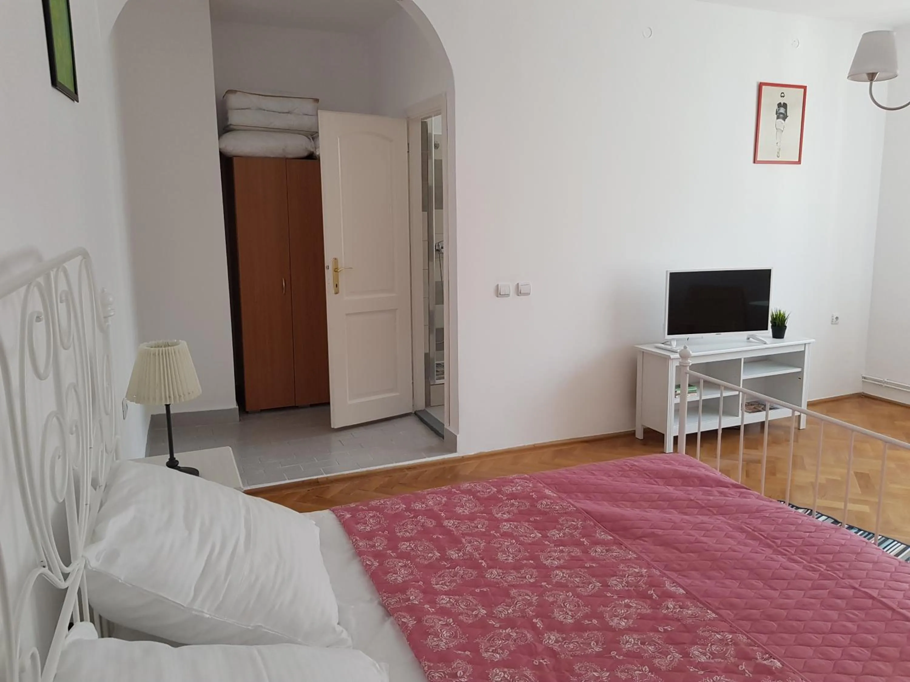 Photo of the whole room, Bed in Luk Old Town Apartment