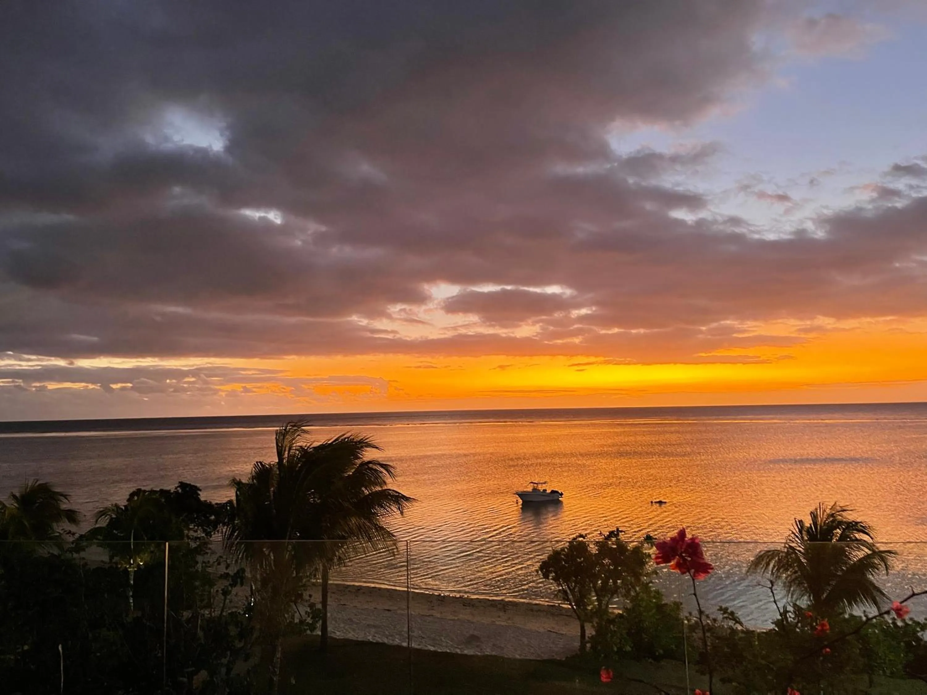 Cap Ouest Beachfront Luxury Penthouse & Apartment